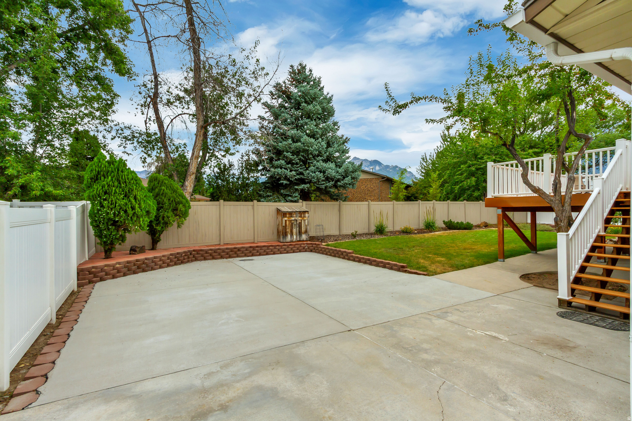 MEADOWS - Residential