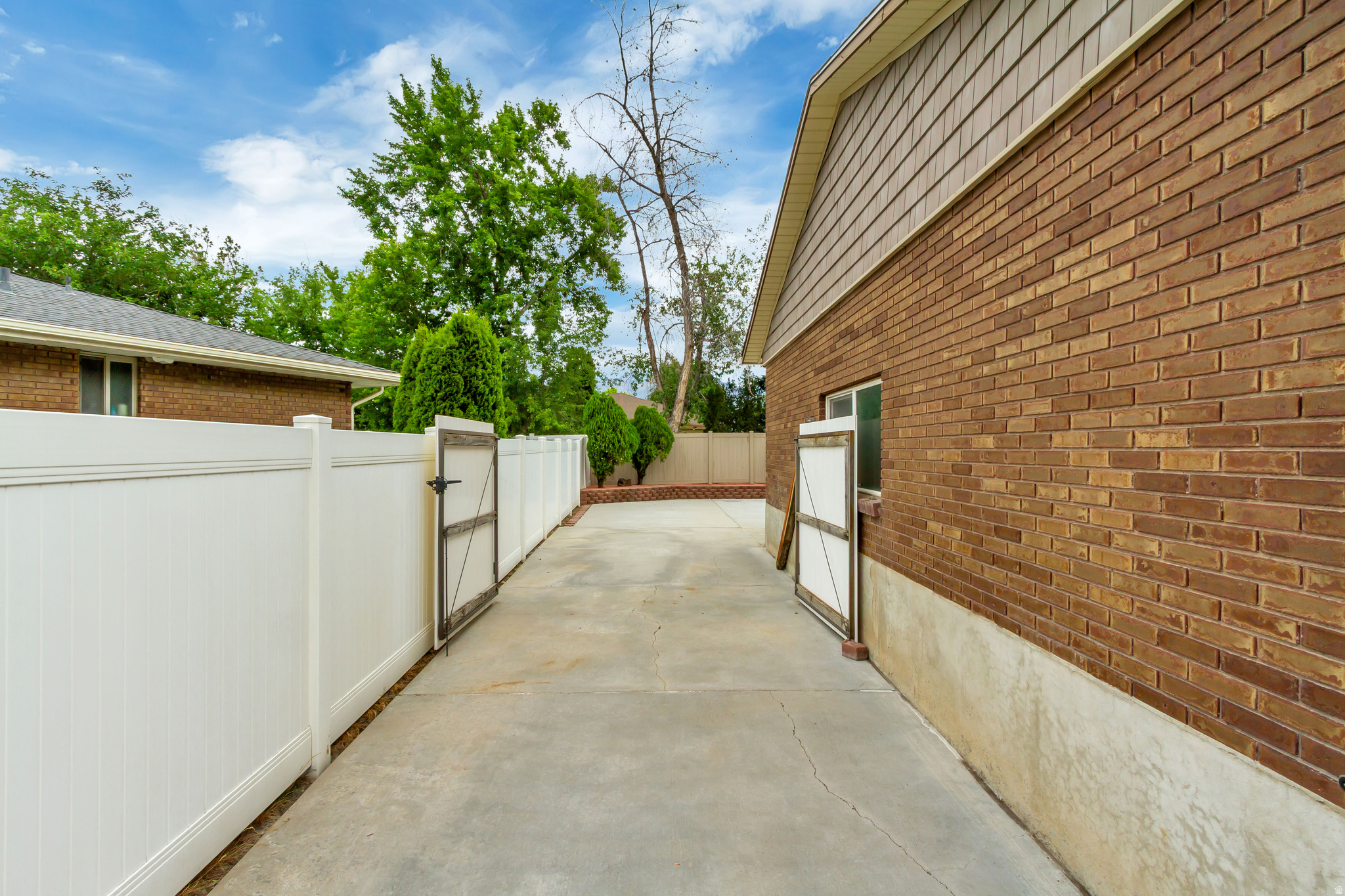 MEADOWS - Residential