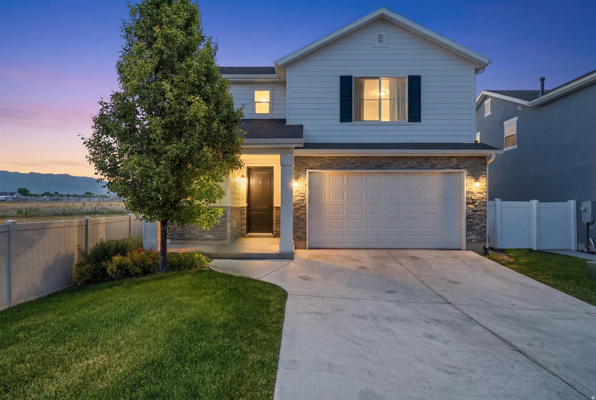 Welcome to this charming Syracuse home located in the highly sought-after Still Water community! Featuring 3 bedrooms, 2 bathrooms, and an open, light-filled layout, this home offers the perfect space for everyday living. The spacious kitchen showcases granite countertops and plenty of room for gathering with family and friends. Enjoy nearby parks, walking trails, and Jensen Nature Park, along with community amenities including a pool, clubhouse, fitness center, and playgrounds. Conveniently located with easy access to Salt Lake City and Ogden from the new West Davis corridor,  this home is one you won't want to miss!