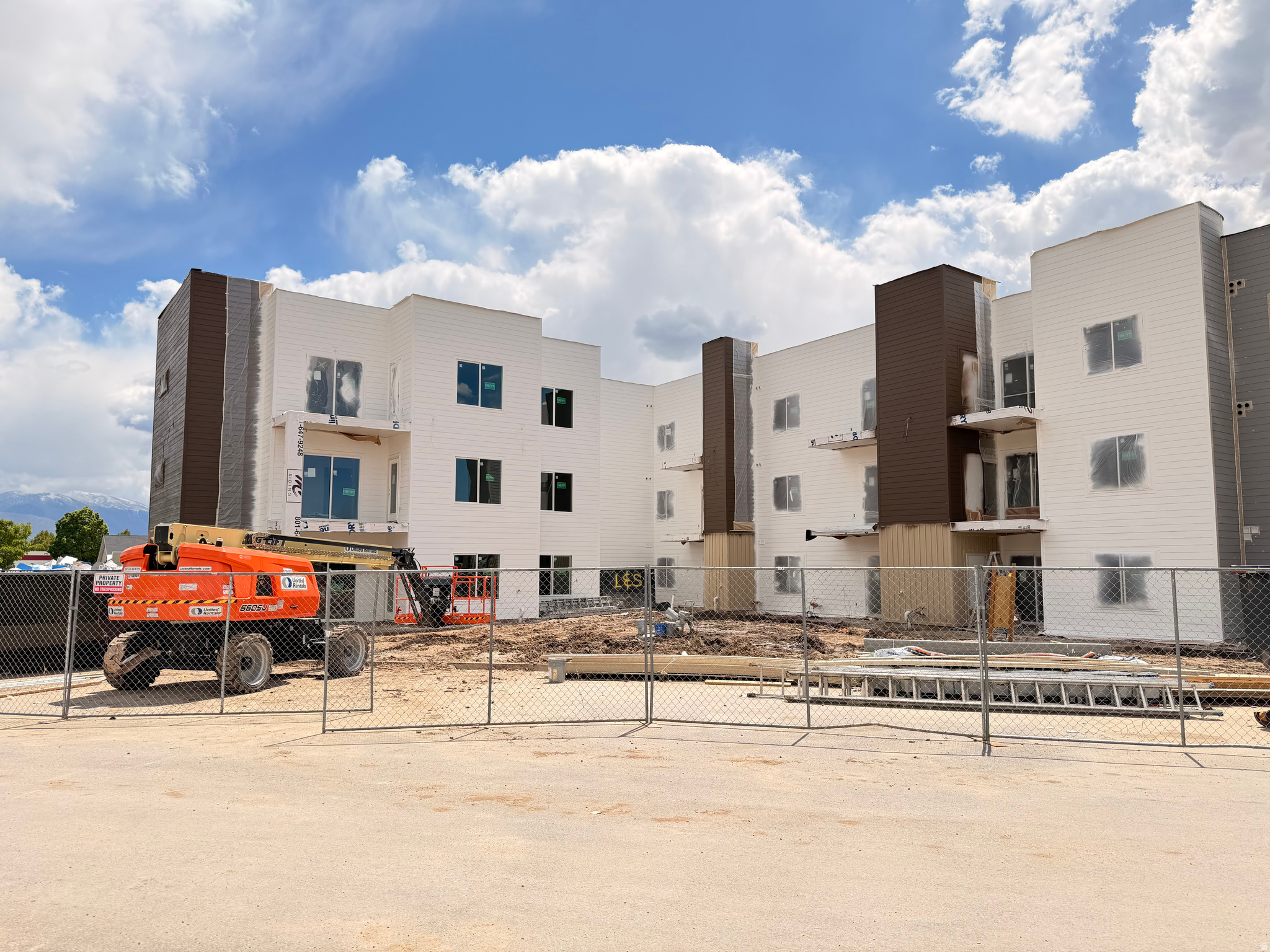 ANTELOPE RIDGE APARTMENTS - Residential