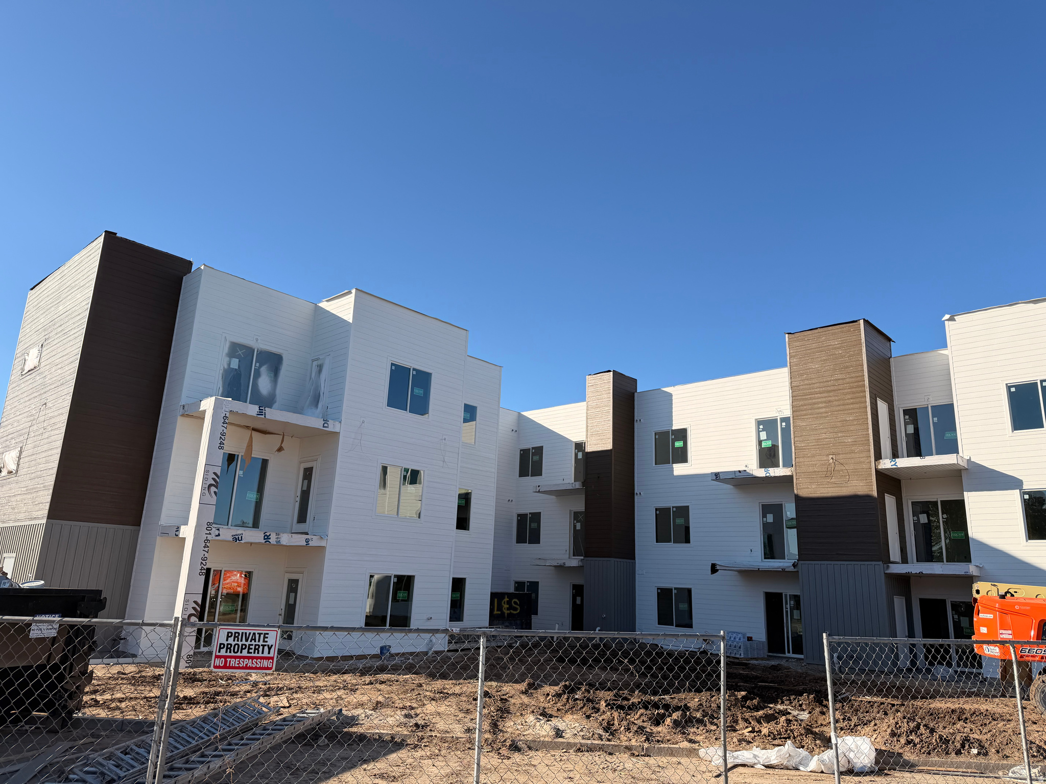 ANTELOPE RIDGE APARTMENTS - Residential