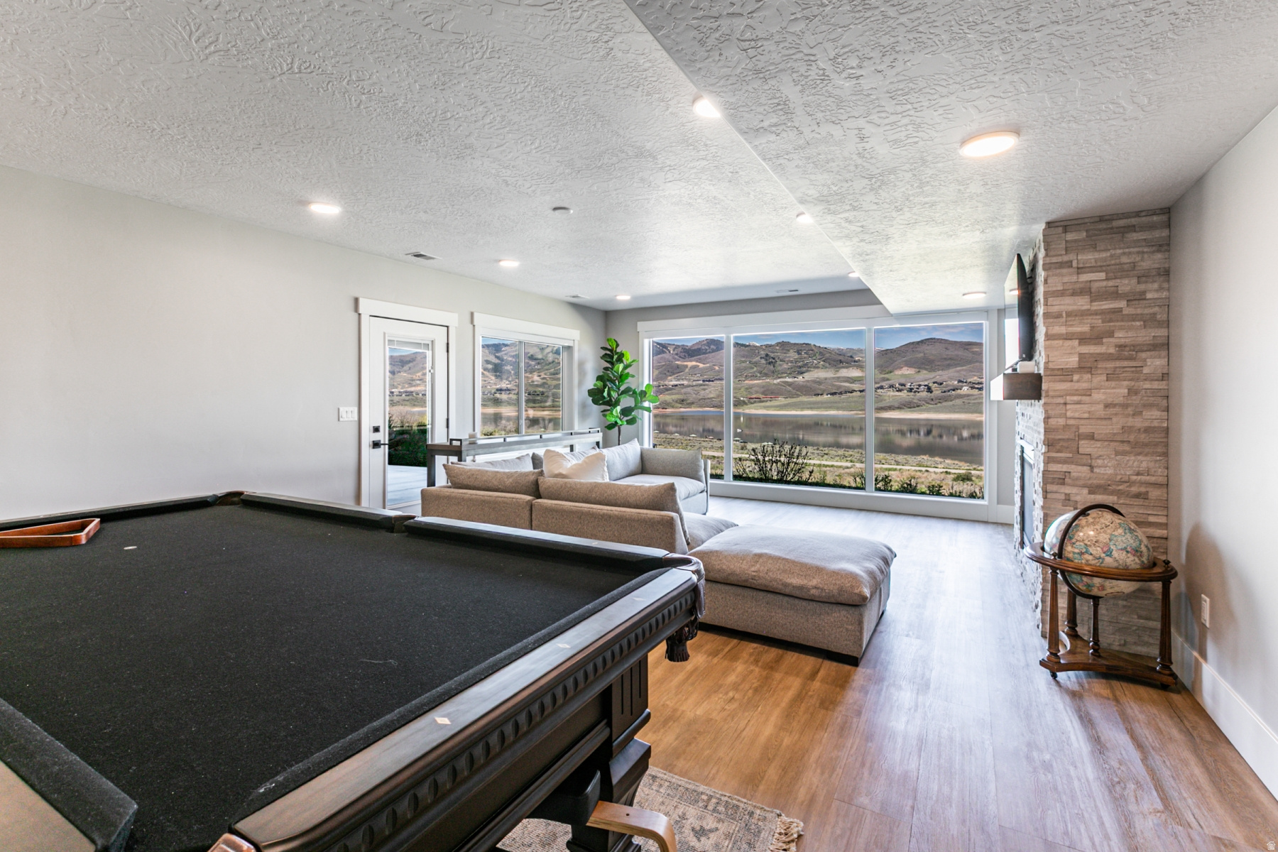 SHORELINE - Residential Lease