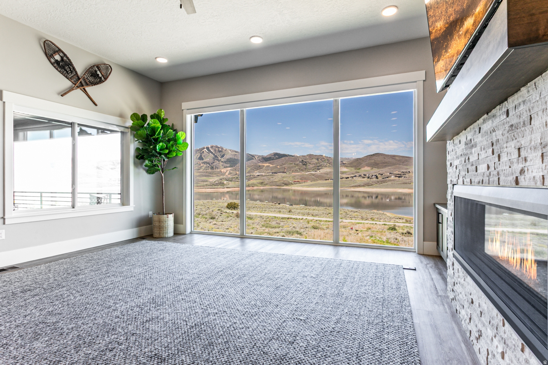 SHORELINE - Residential Lease