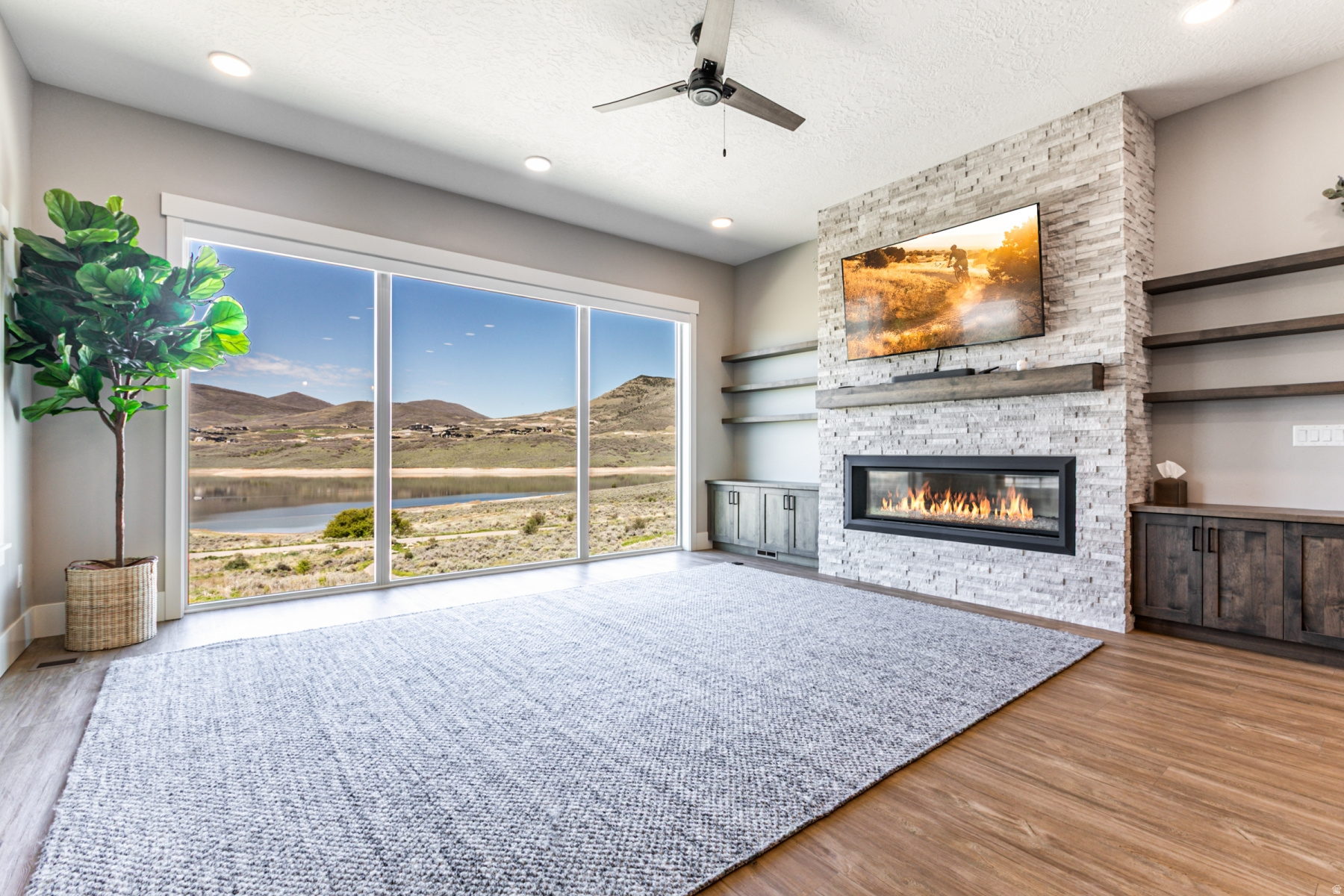 SHORELINE - Residential Lease