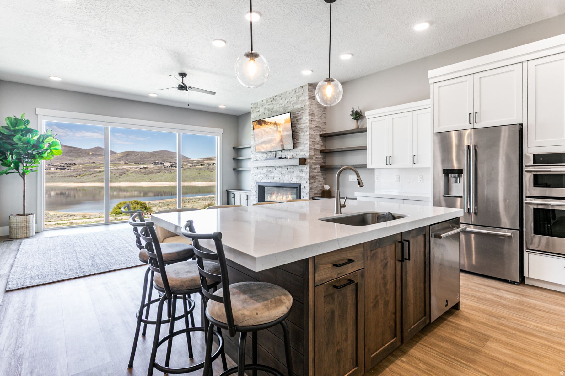 SHORELINE - Residential Lease