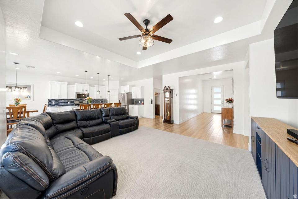 SAGE CANYON 16 - Residential