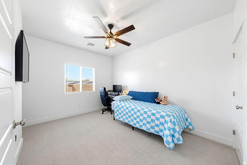 SAGE CANYON 16 - Residential