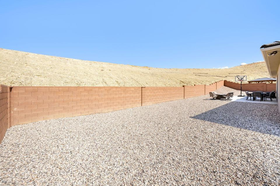 SAGE CANYON 16 - Residential