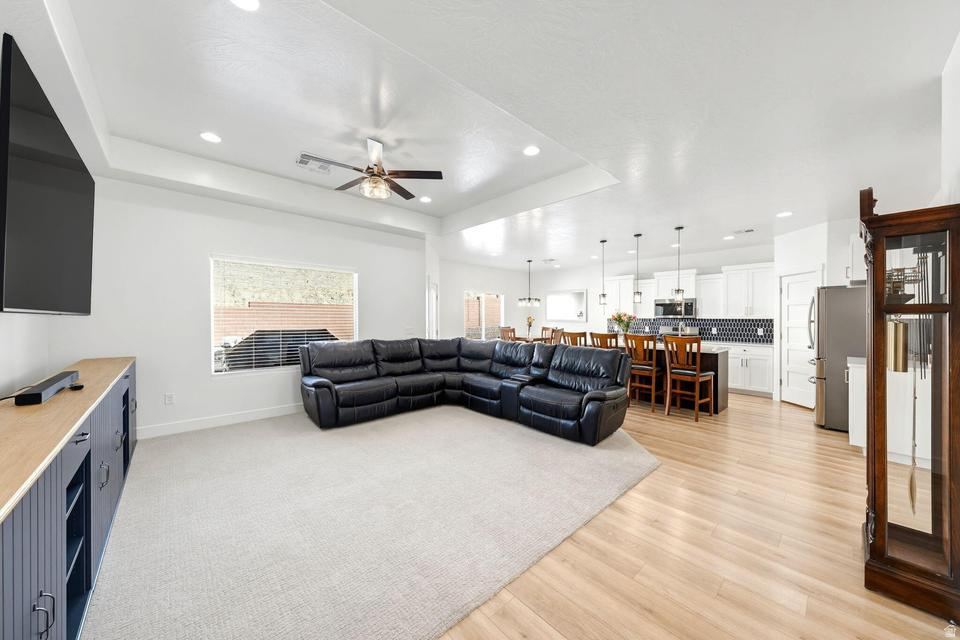 SAGE CANYON 16 - Residential