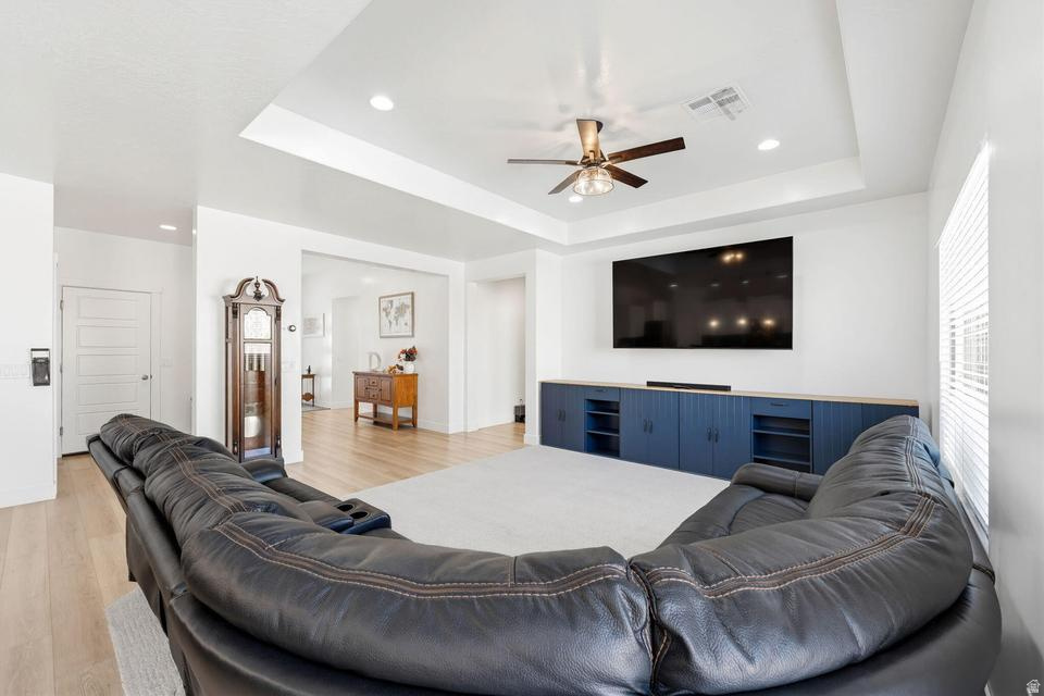 SAGE CANYON 16 - Residential