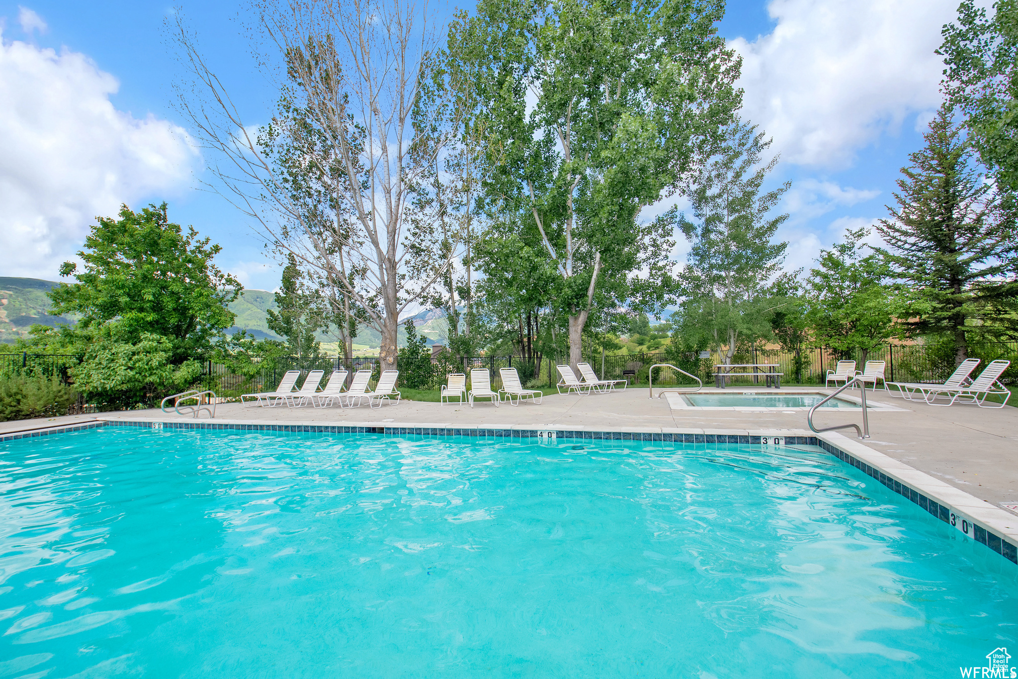 MOOSE HOLLOW - Residential