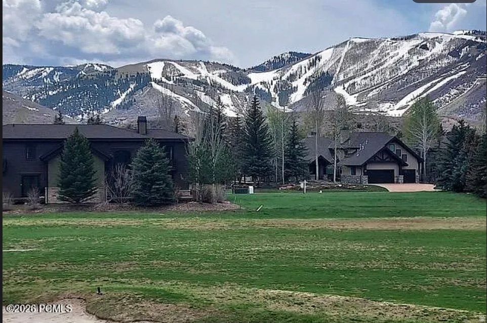 FOUR LAKES VILLAGE - Residential