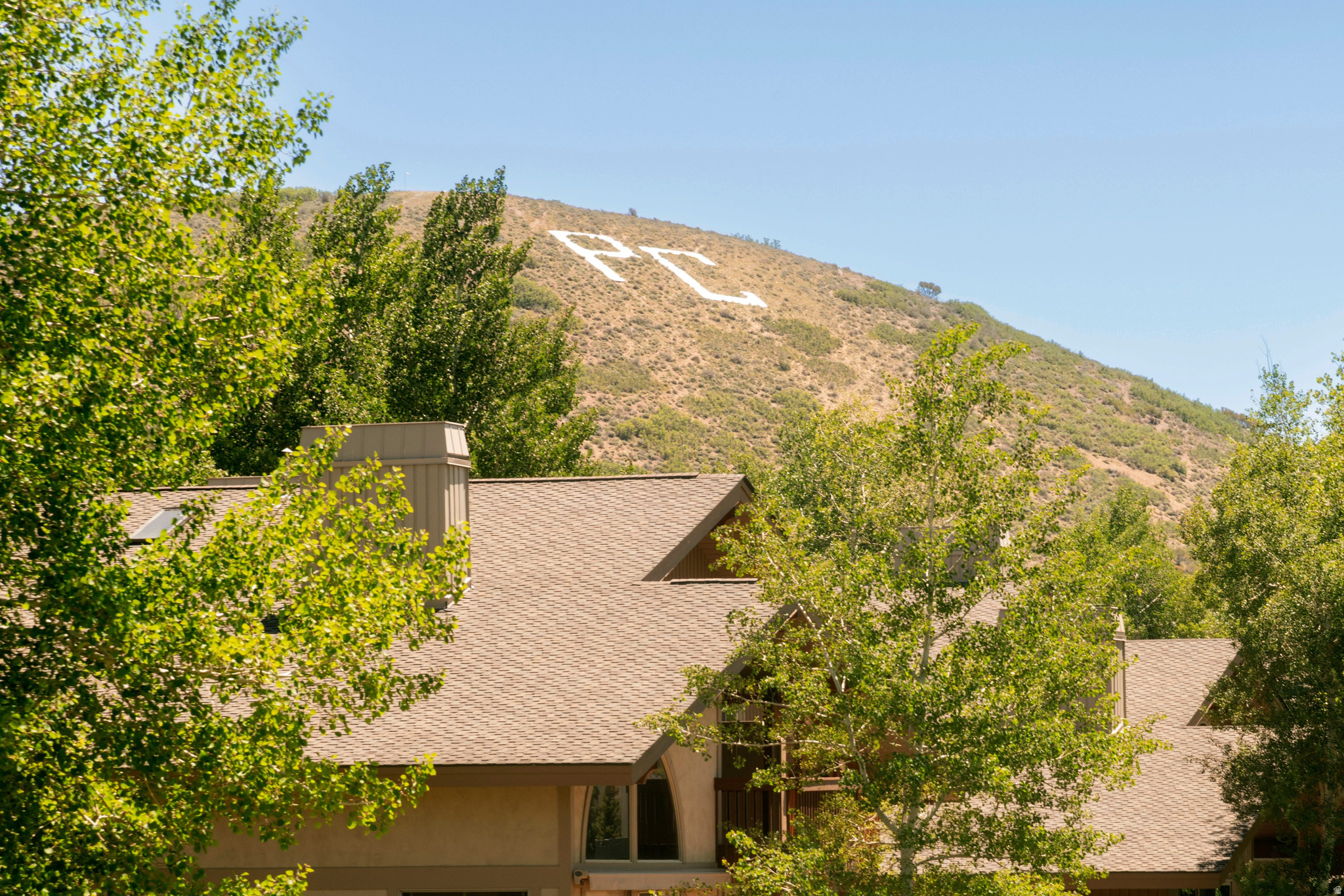 FOUR LAKES VILLAGE - Residential