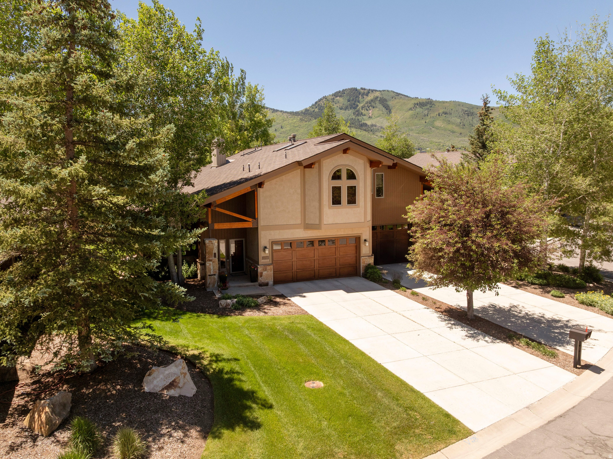FOUR LAKES VILLAGE - Residential