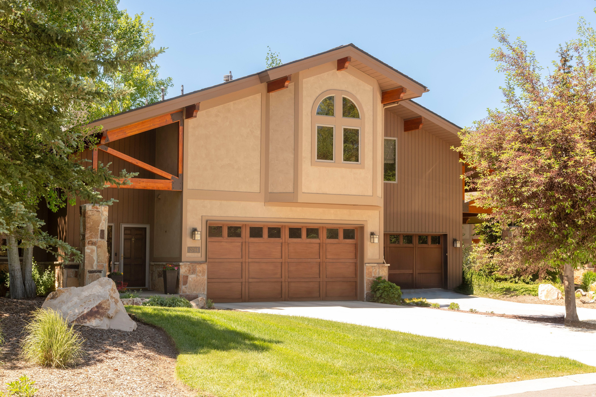 FOUR LAKES VILLAGE - Residential