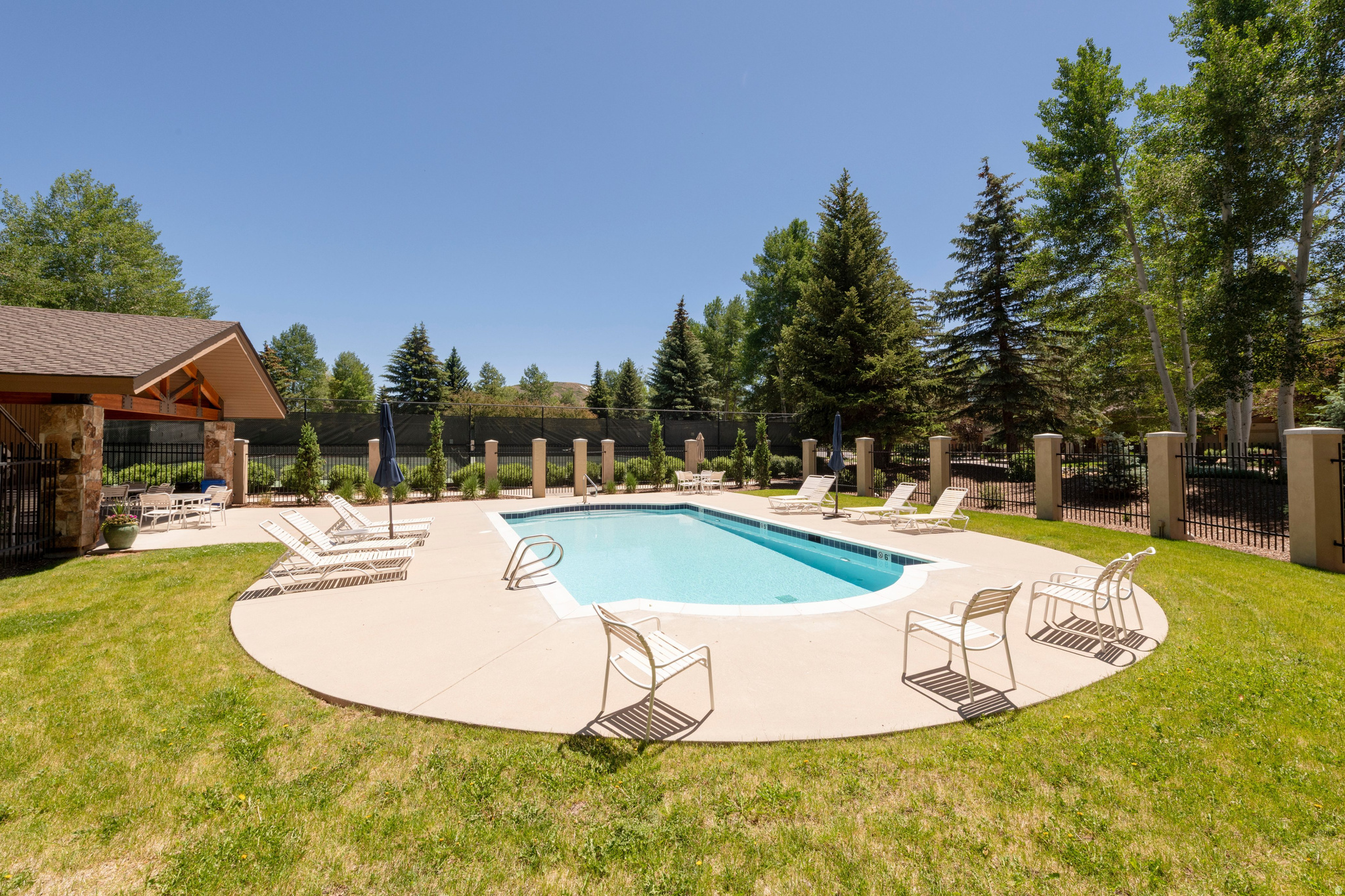 FOUR LAKES VILLAGE - Residential