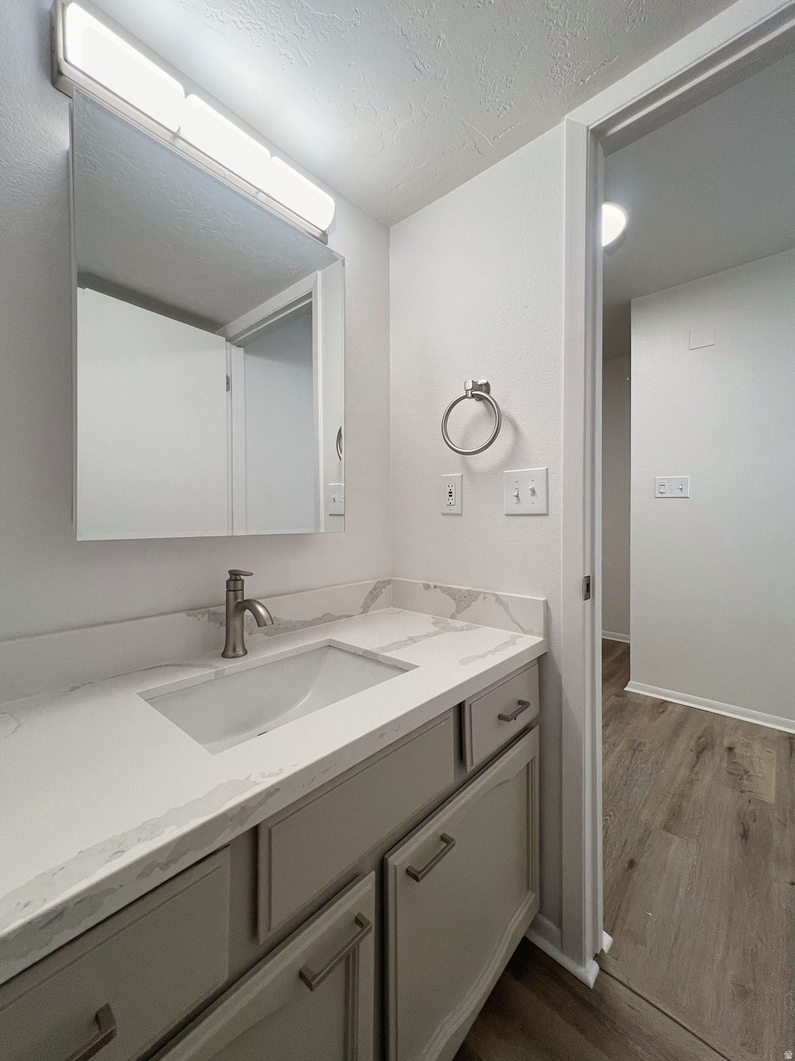 WESTHAMPTON - Residential