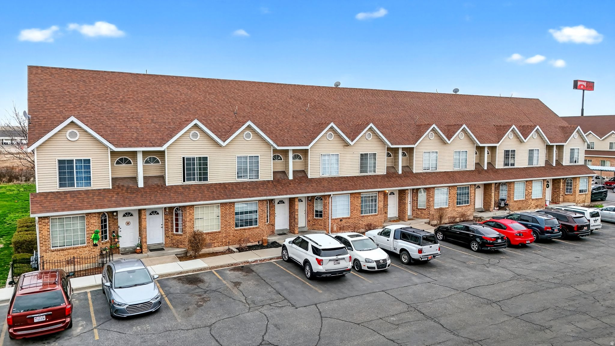 TOWNHOUSE ESTATES - Residential
