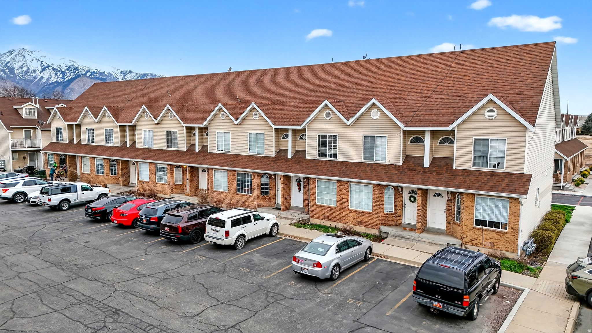 TOWNHOUSE ESTATES - Residential