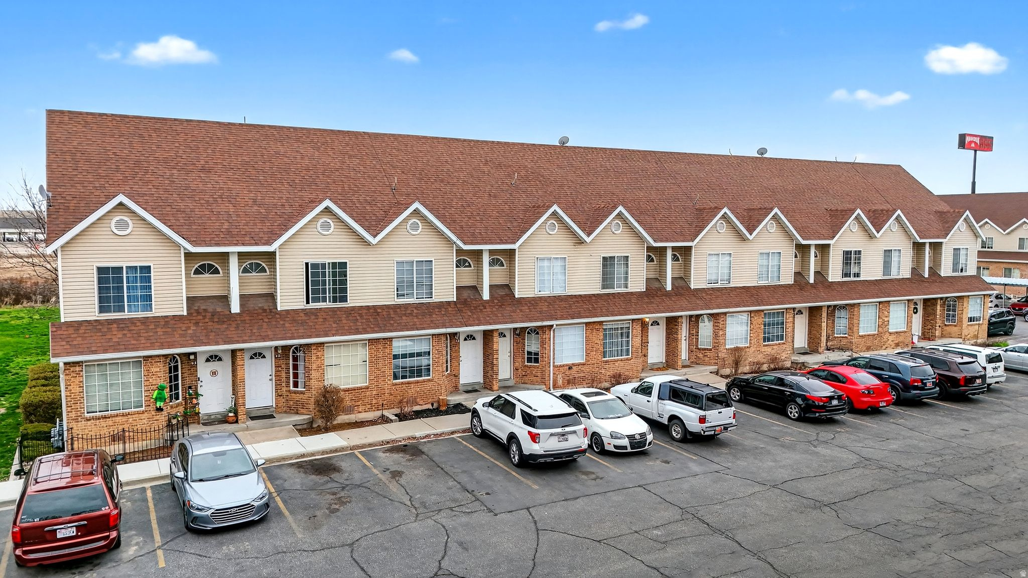 TOWNHOUSE ESTATES - Residential