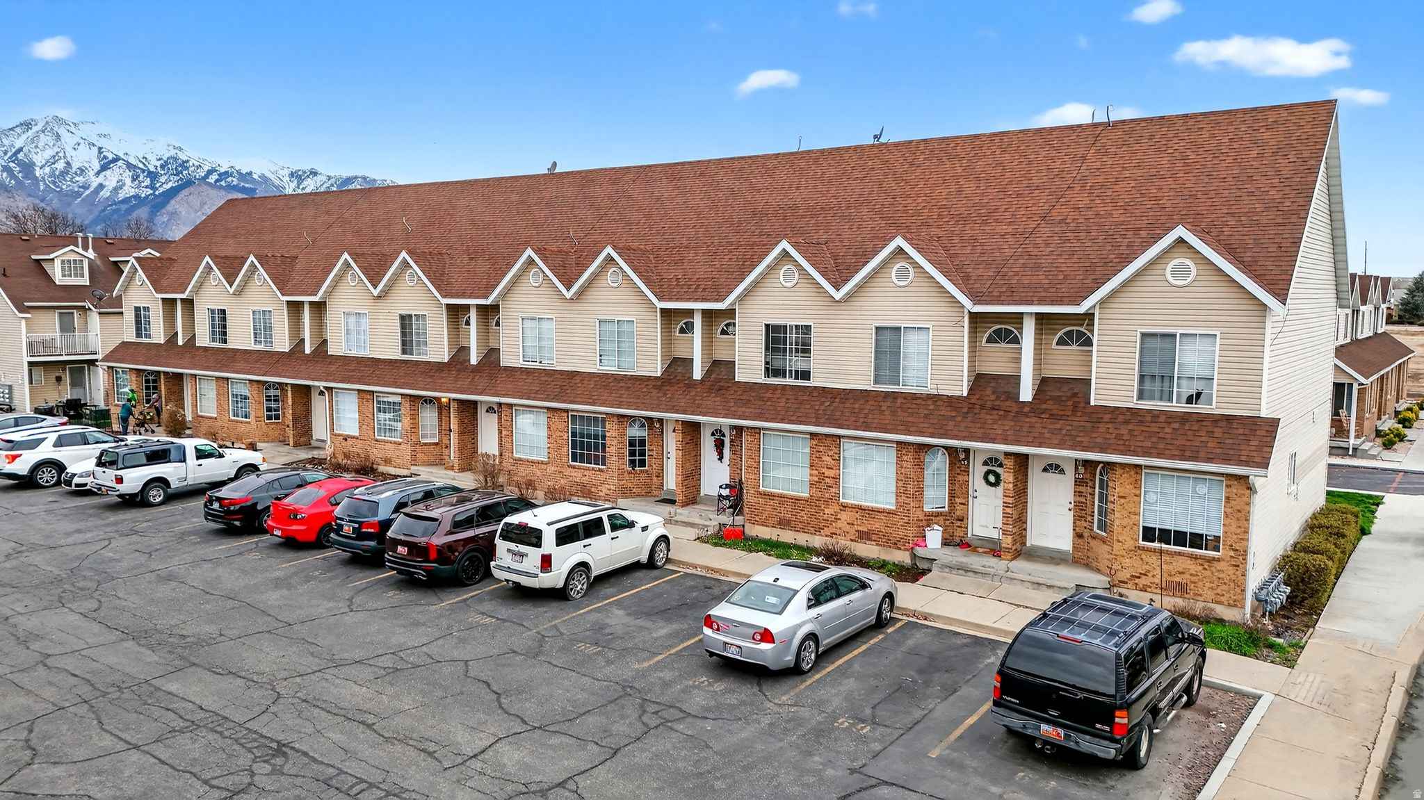 TOWNHOUSE ESTATES - Residential