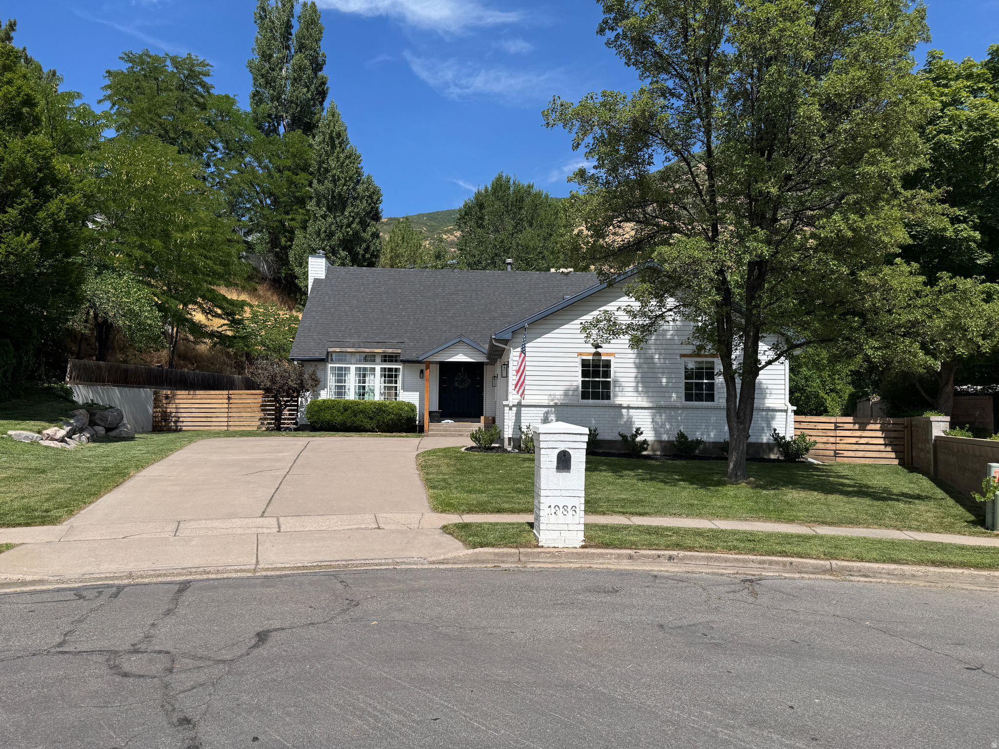 ROLLING HILLS ESTATES SUB - Residential