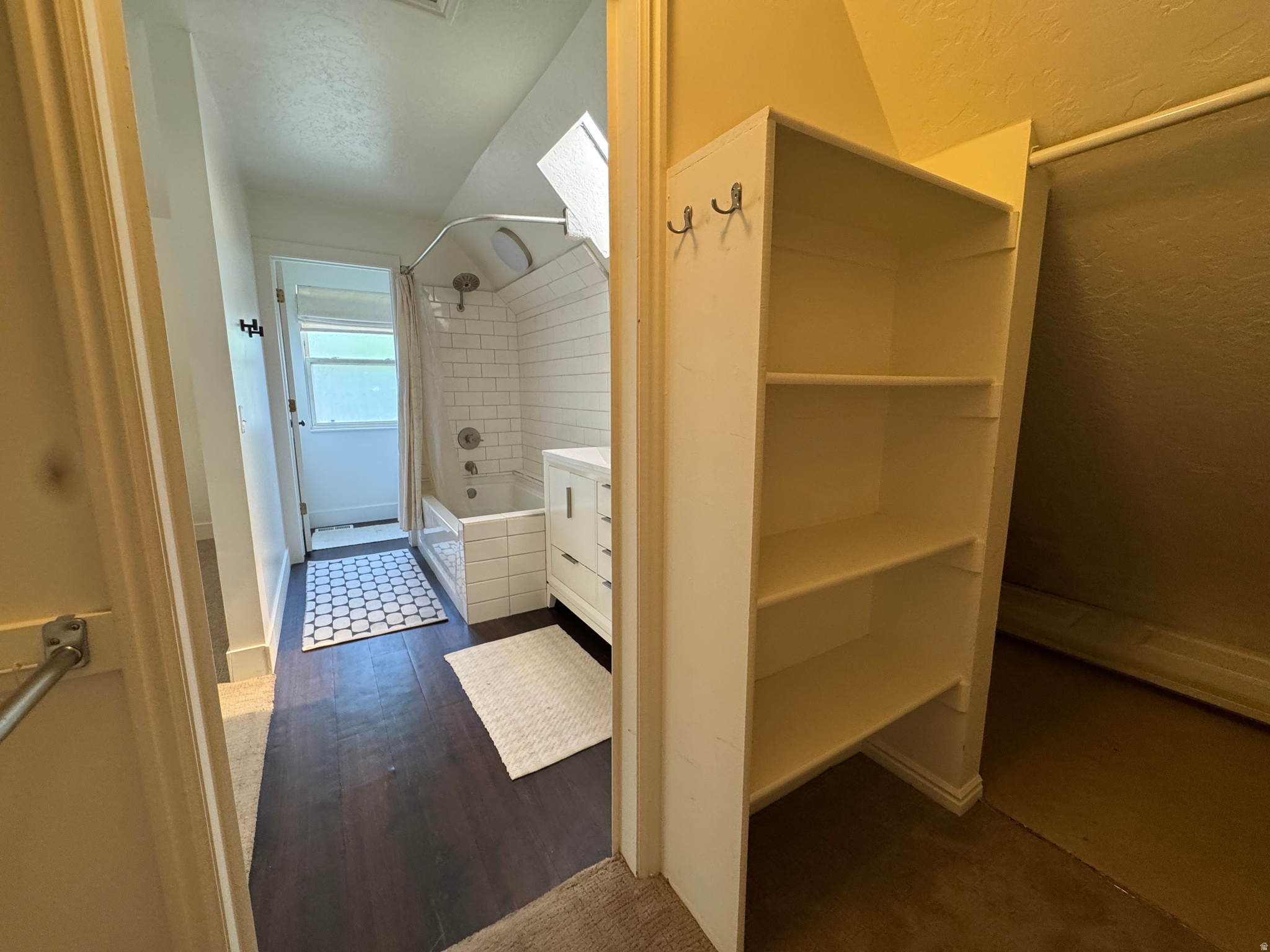 ROLLING HILLS ESTATES SUB - Residential