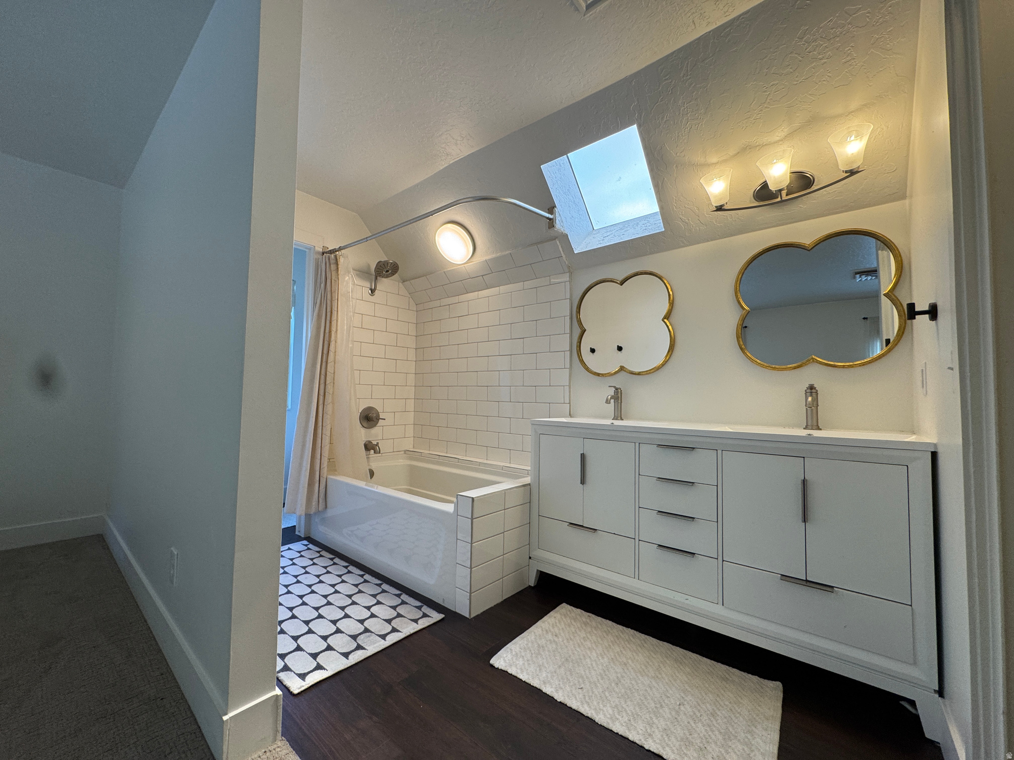 ROLLING HILLS ESTATES SUB - Residential