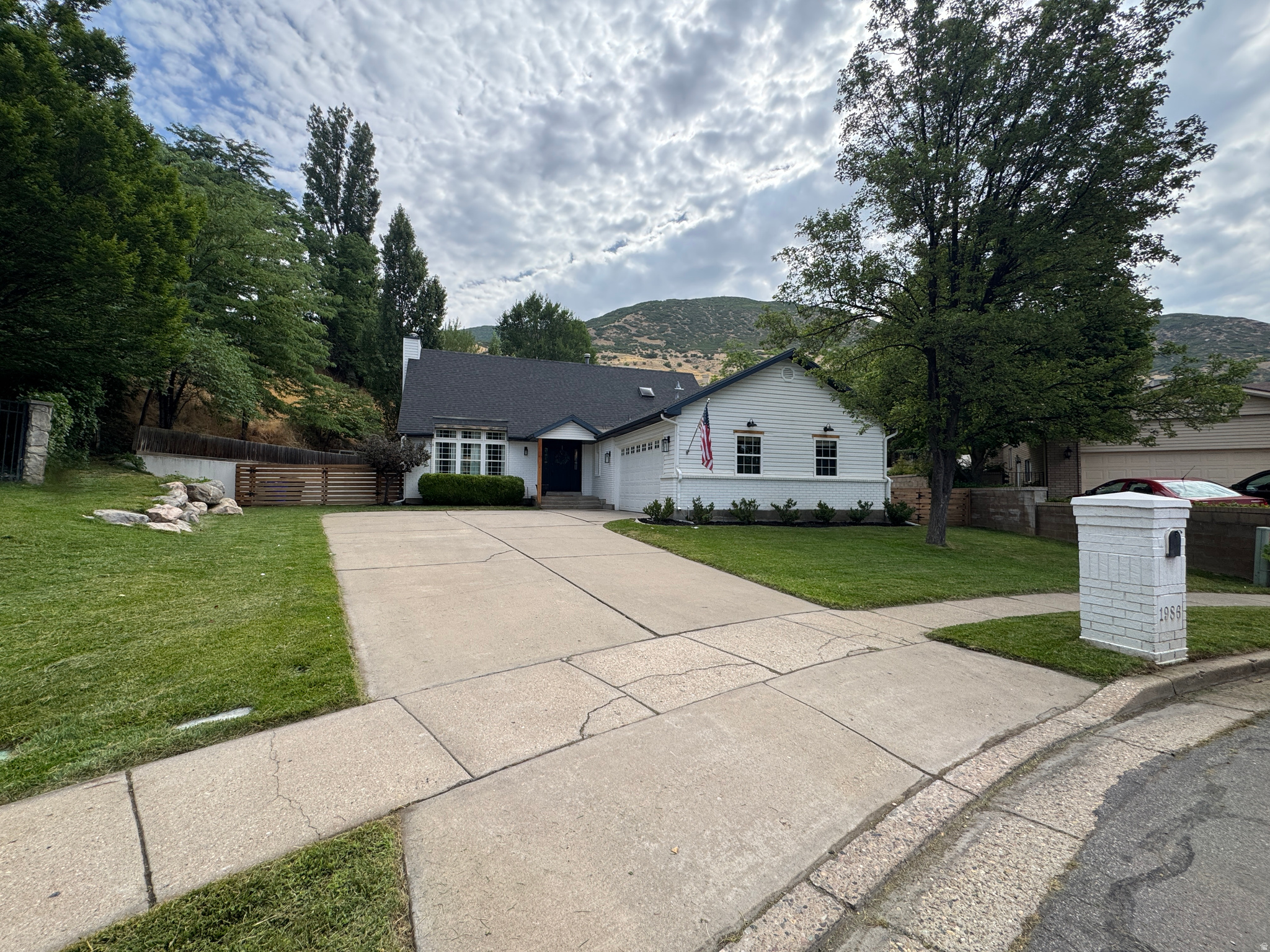 ROLLING HILLS ESTATES SUB - Residential