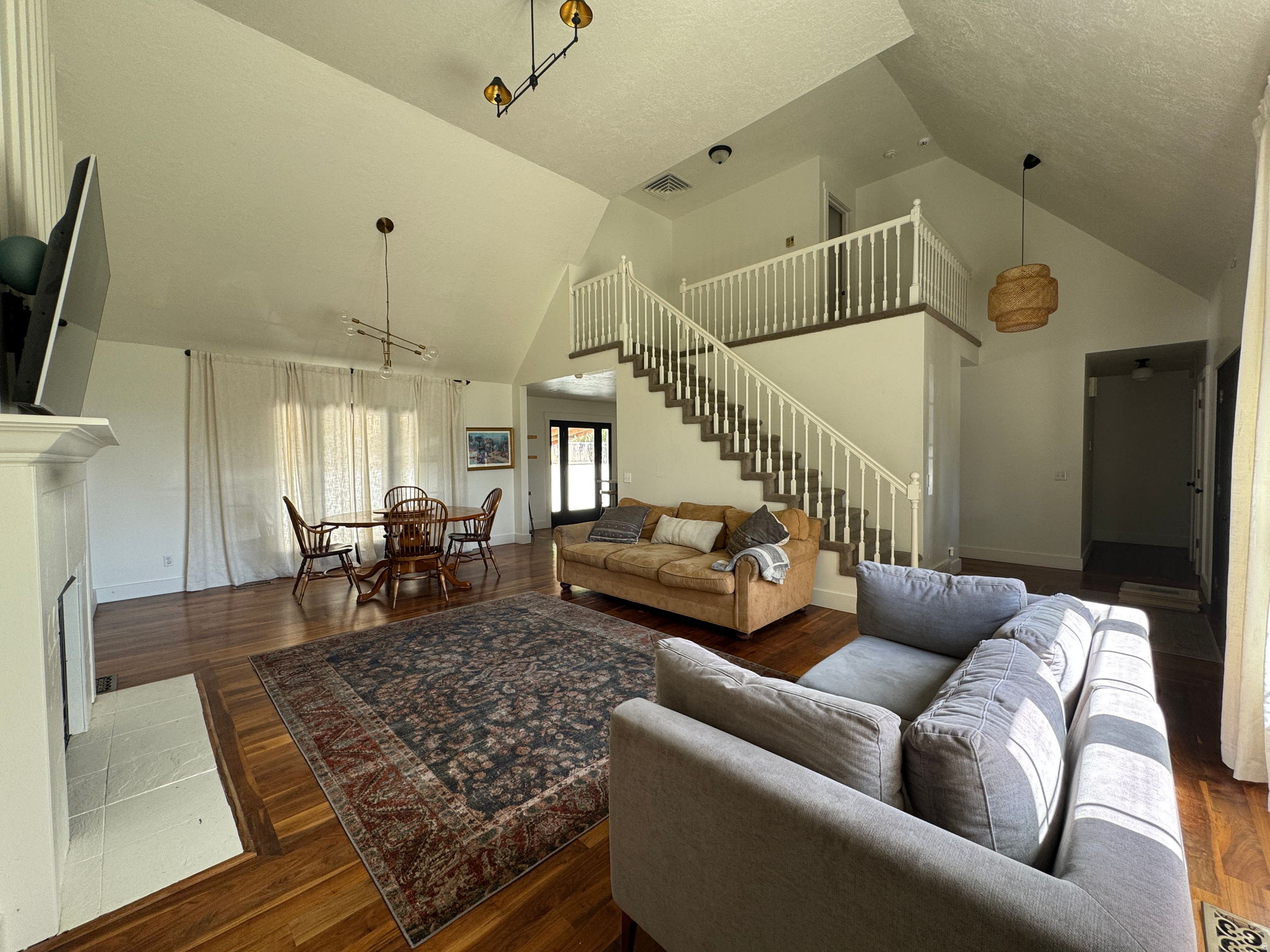 ROLLING HILLS ESTATES SUB - Residential
