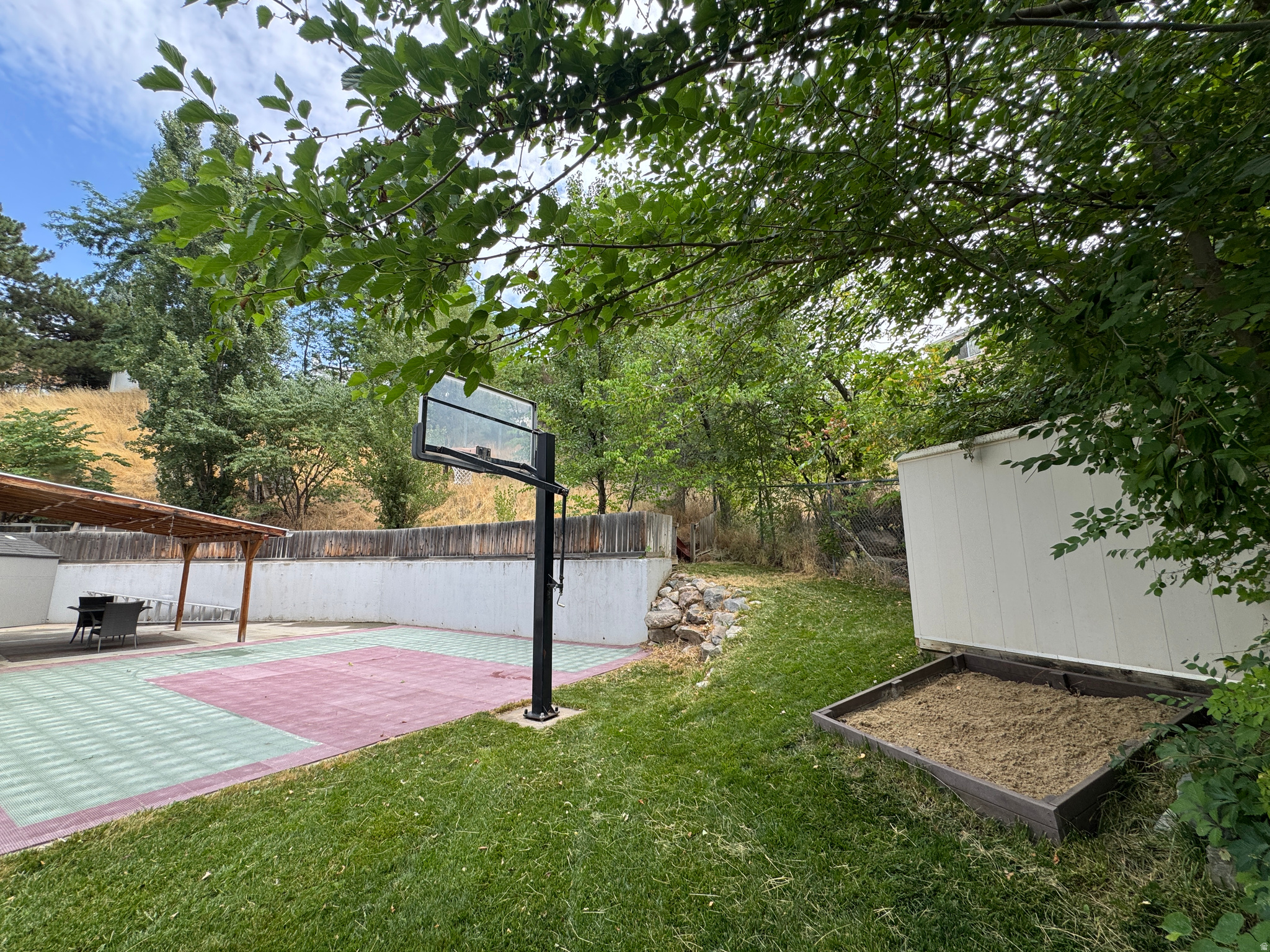 ROLLING HILLS ESTATES SUB - Residential