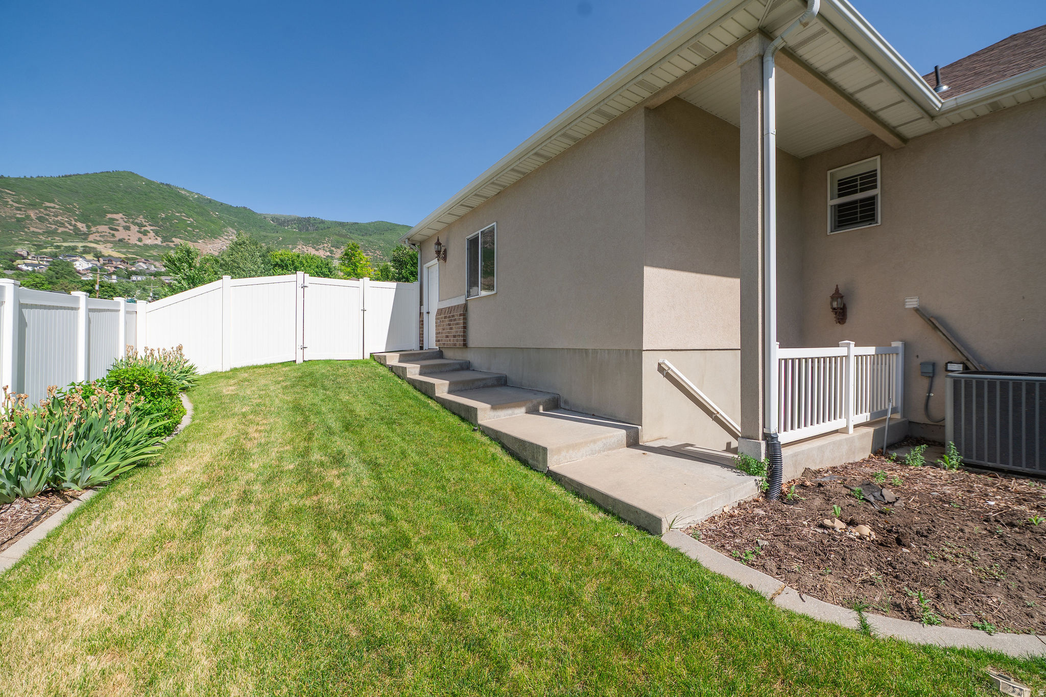 CREEKSIDE ESTATES - Residential