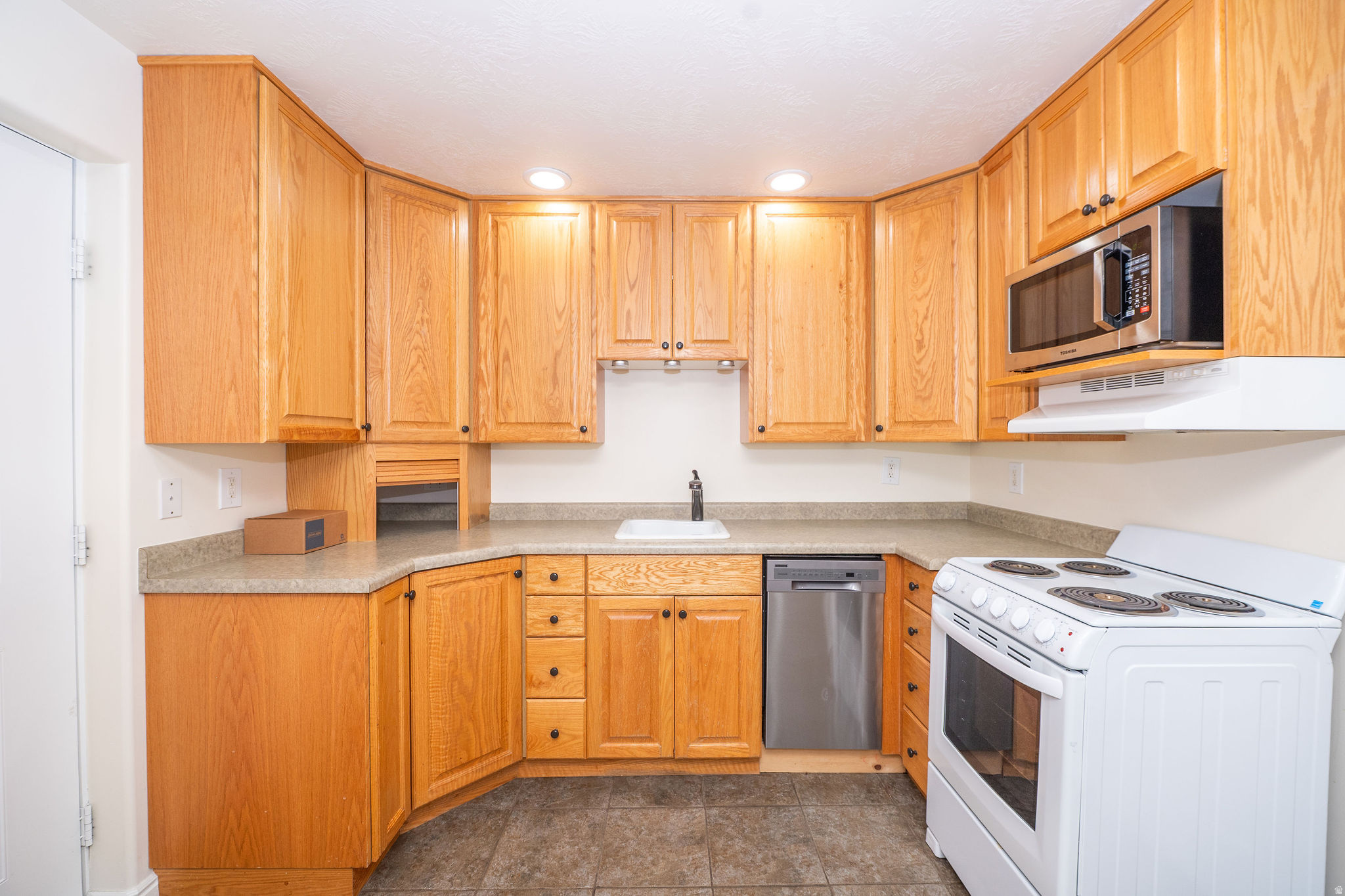CREEKSIDE ESTATES - Residential