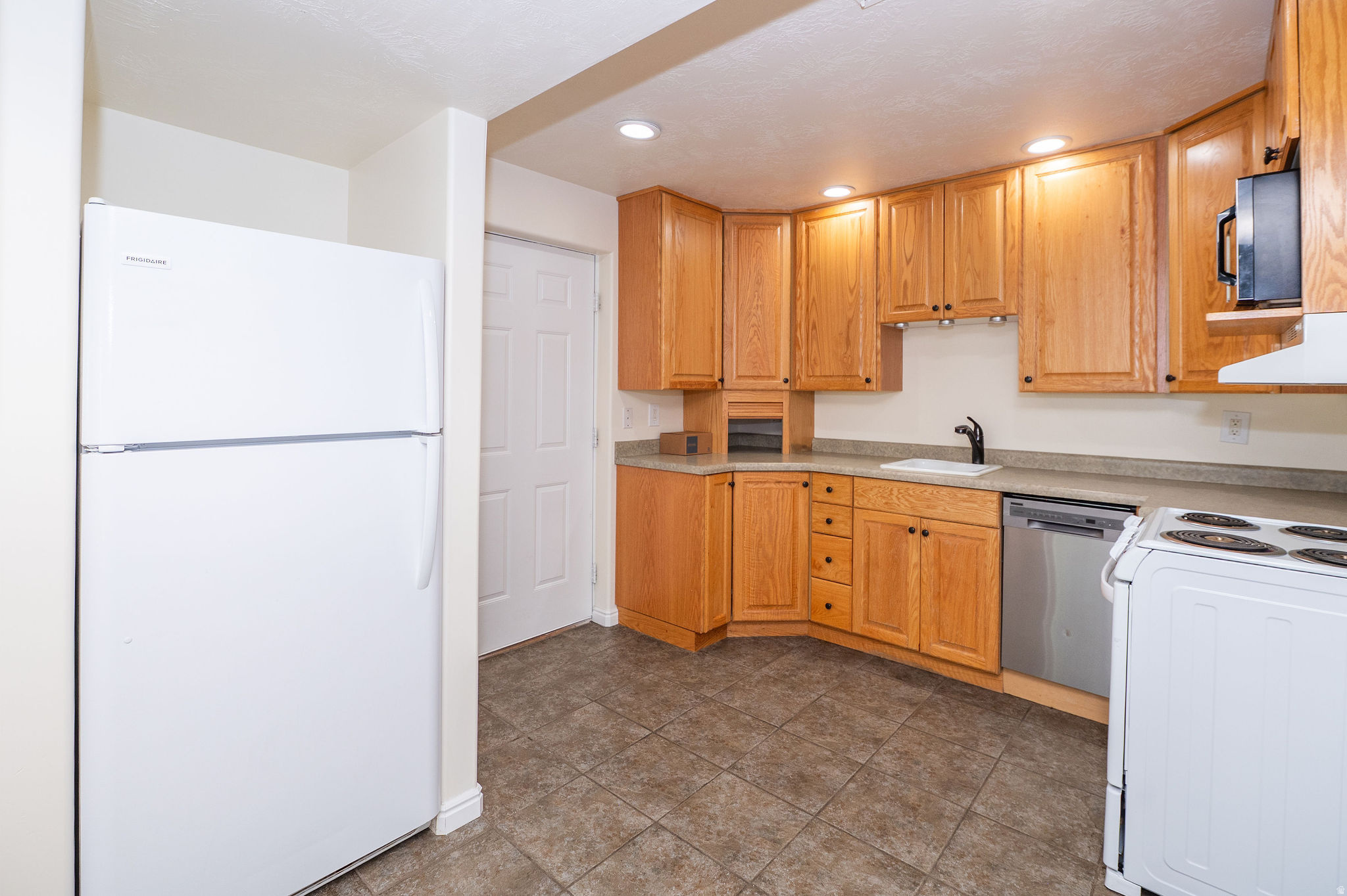 CREEKSIDE ESTATES - Residential