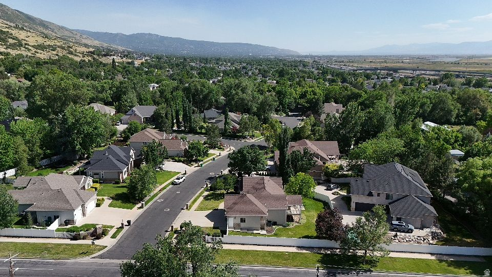 CREEKSIDE ESTATES - Residential