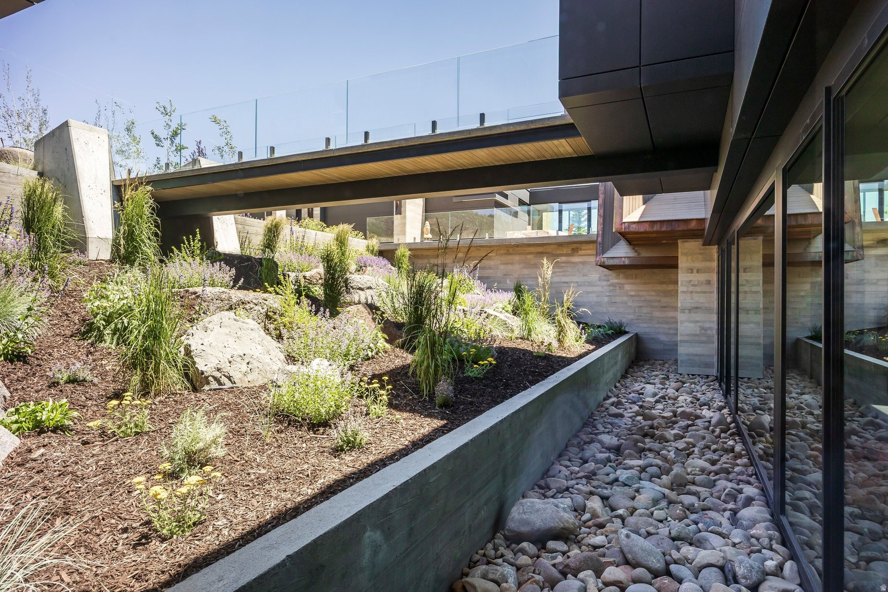 PROMONTORY - Residential