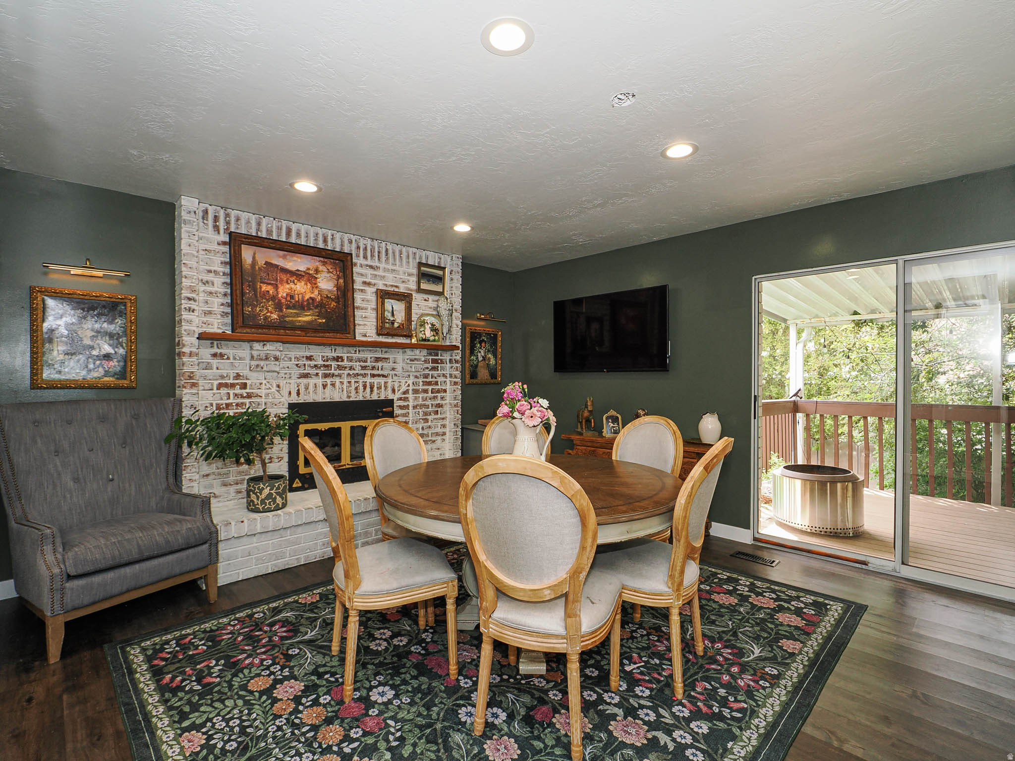 HIDDEN VALLEY COUNTRY CLUB ESTATES - Residential