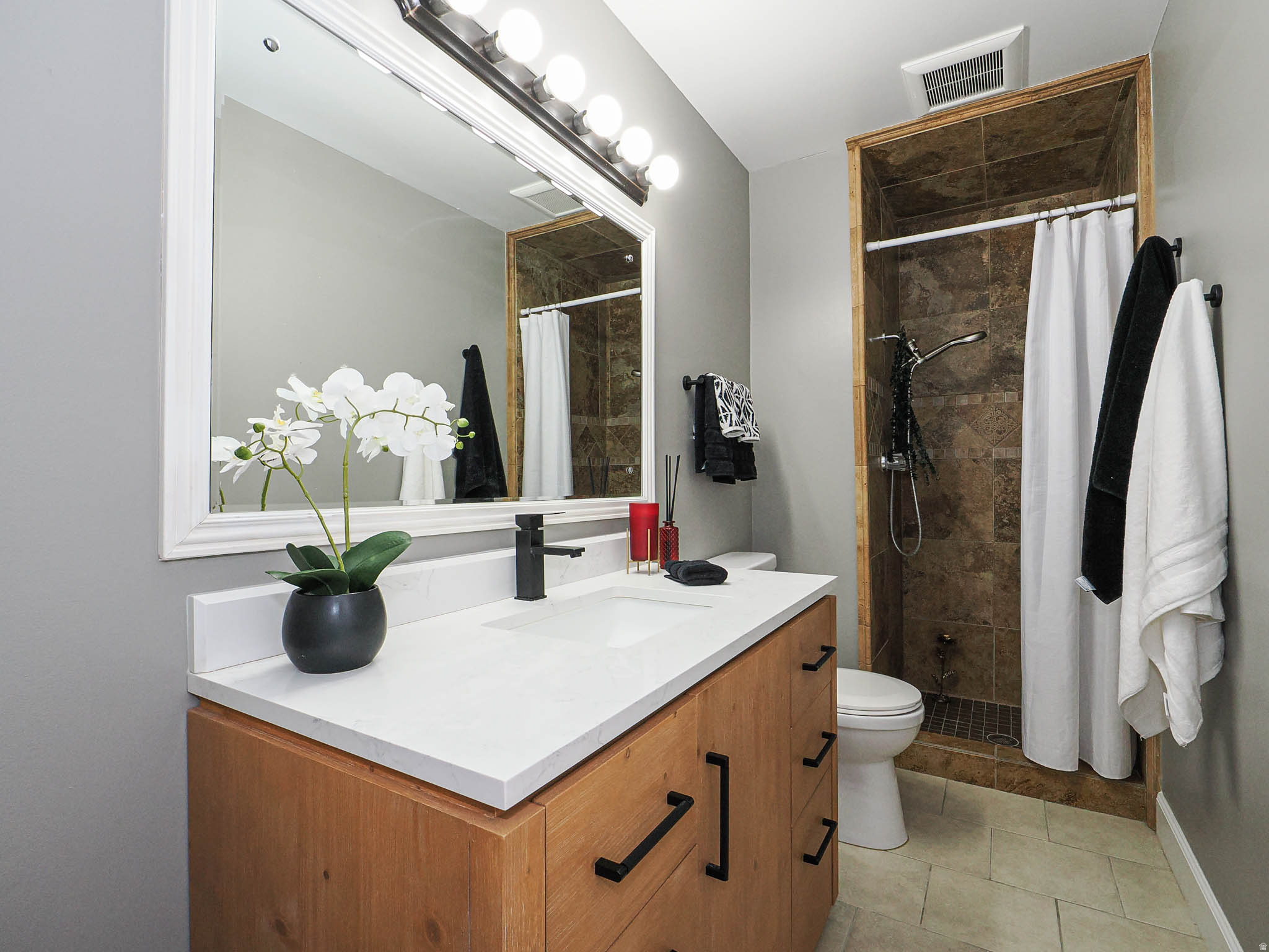 HIDDEN LAKE CONDM - Residential