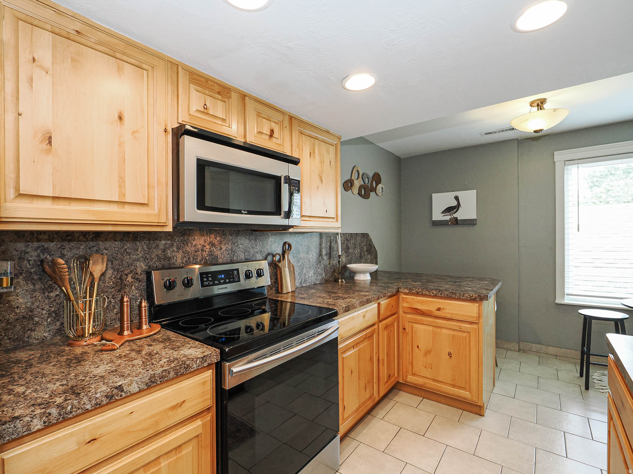 HIDDEN LAKE CONDM - Residential
