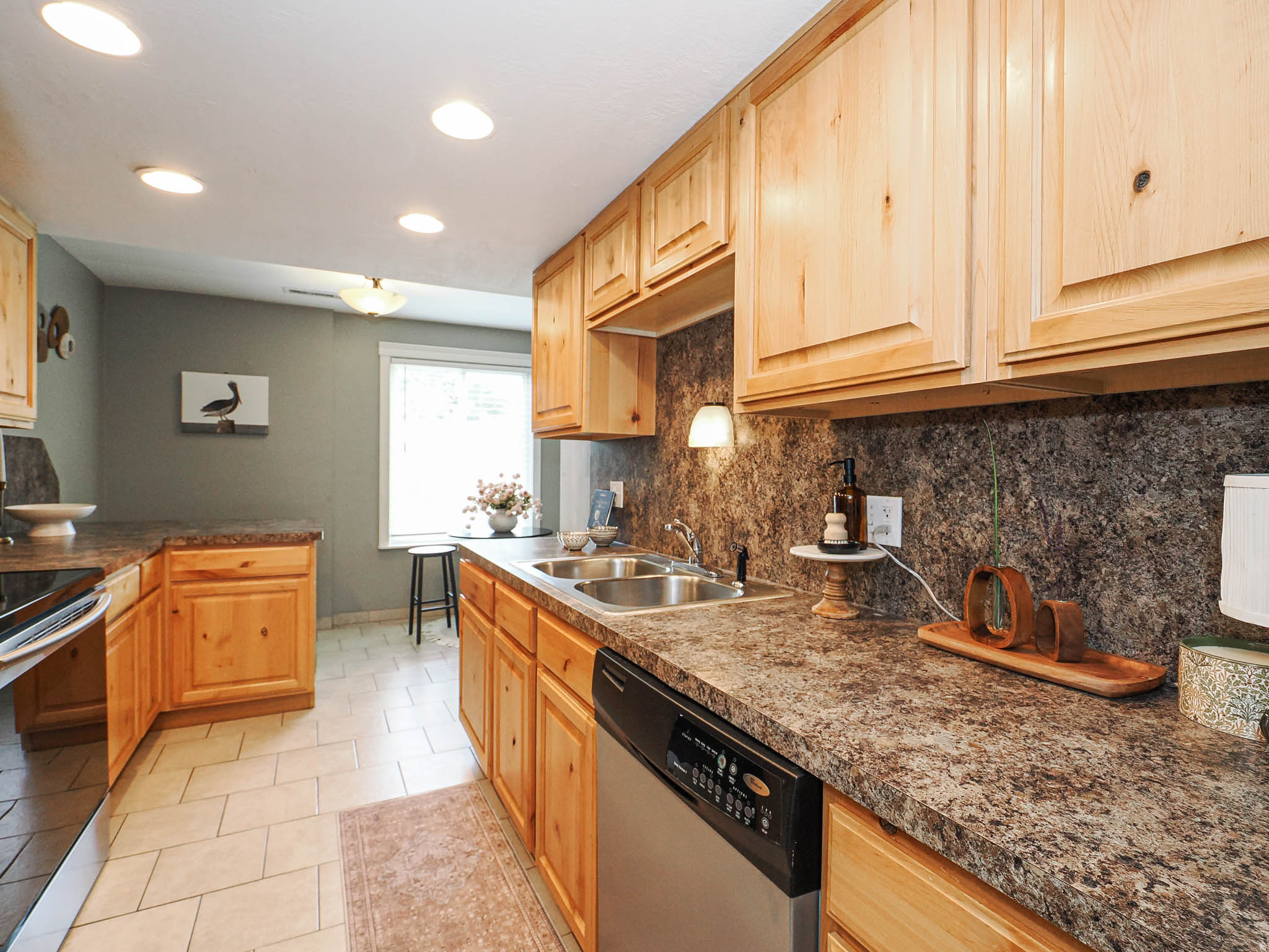 HIDDEN LAKE CONDM - Residential