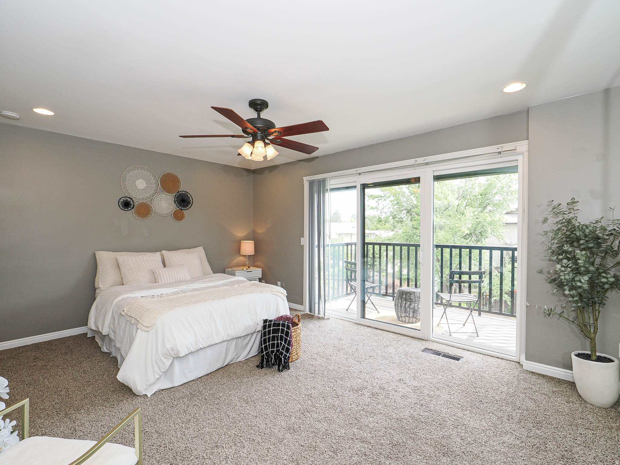 HIDDEN LAKE CONDM - Residential