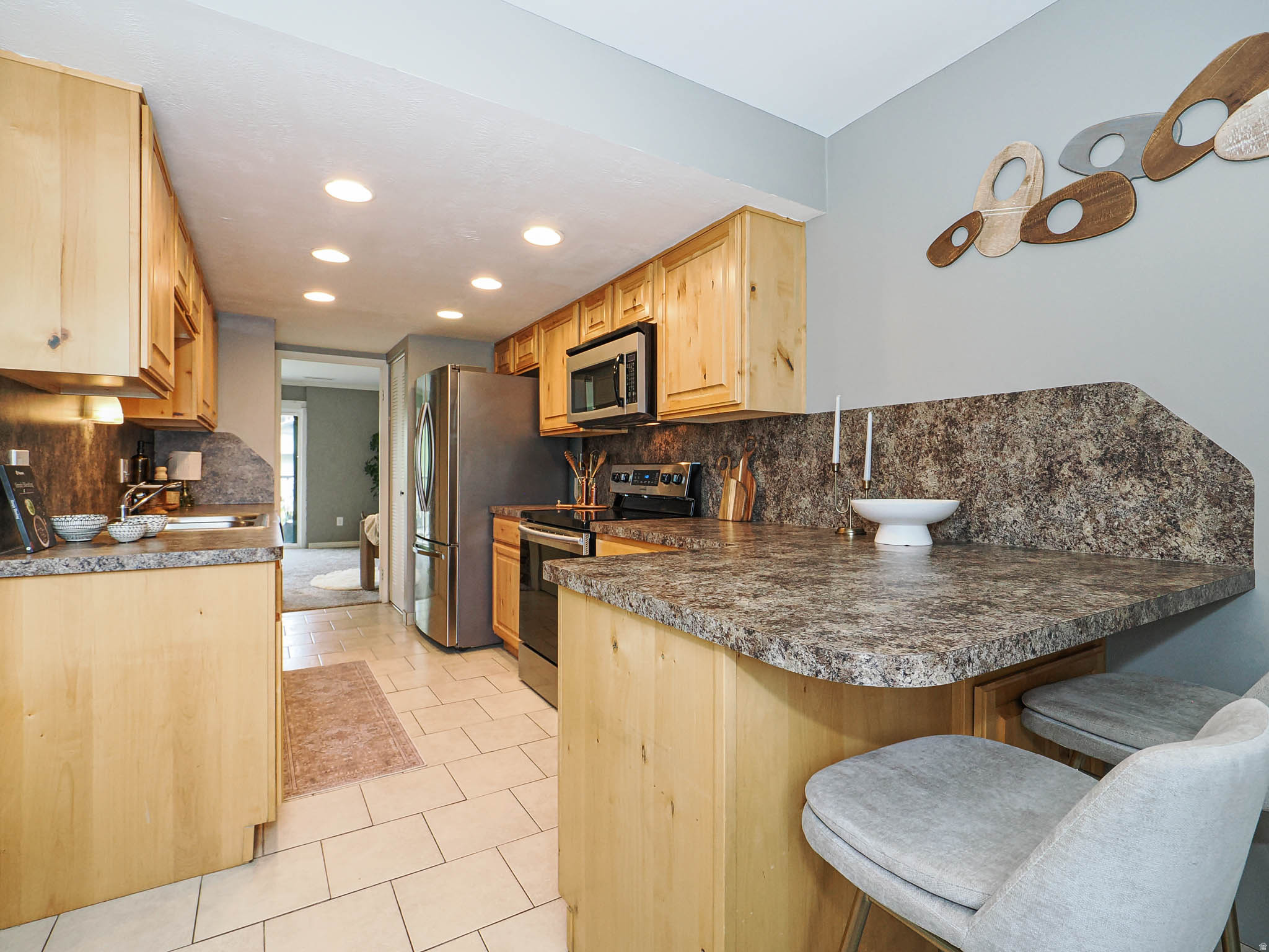 HIDDEN LAKE CONDM - Residential