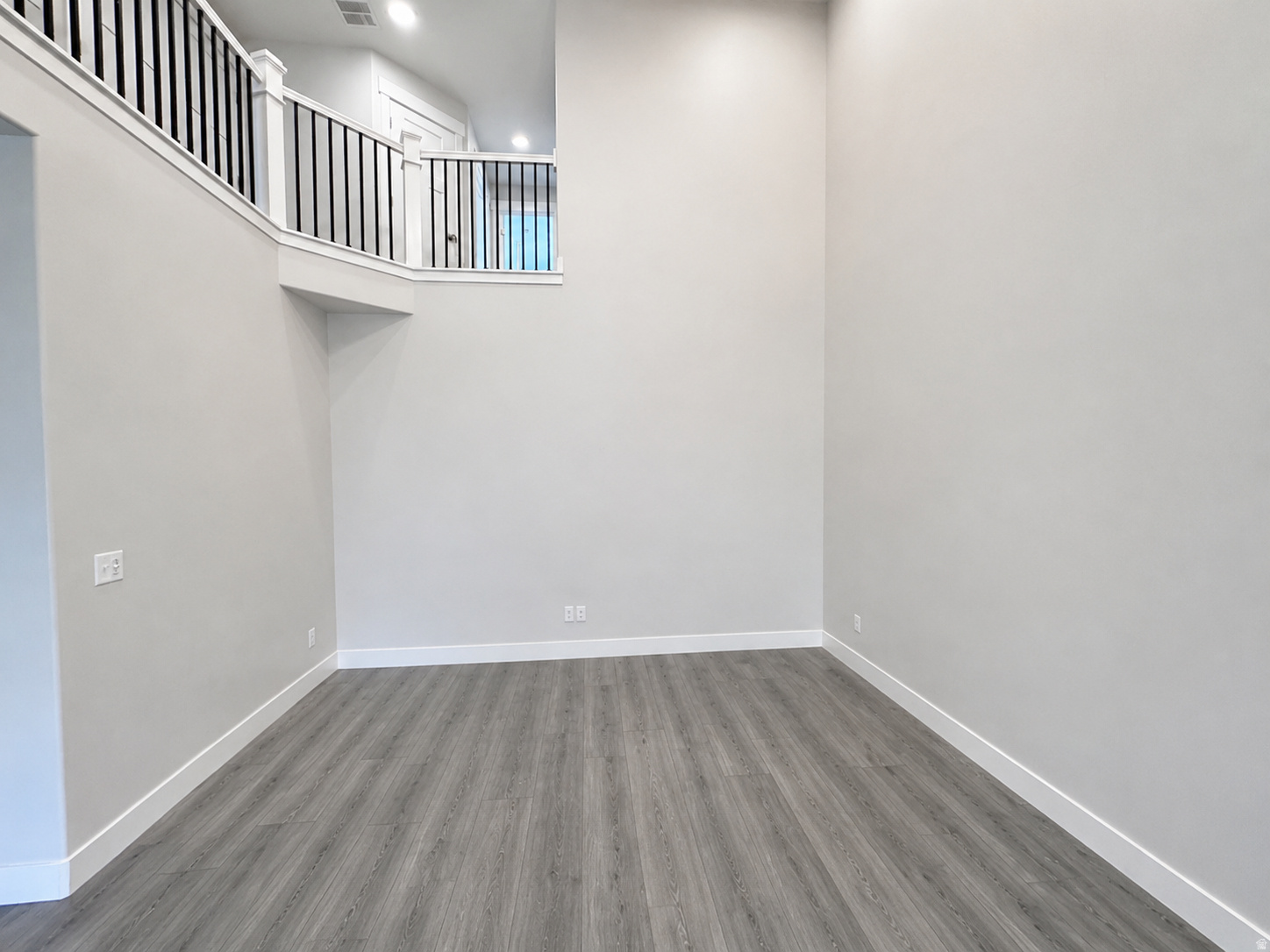 MOUNTAIN RIDGE - Residential Lease