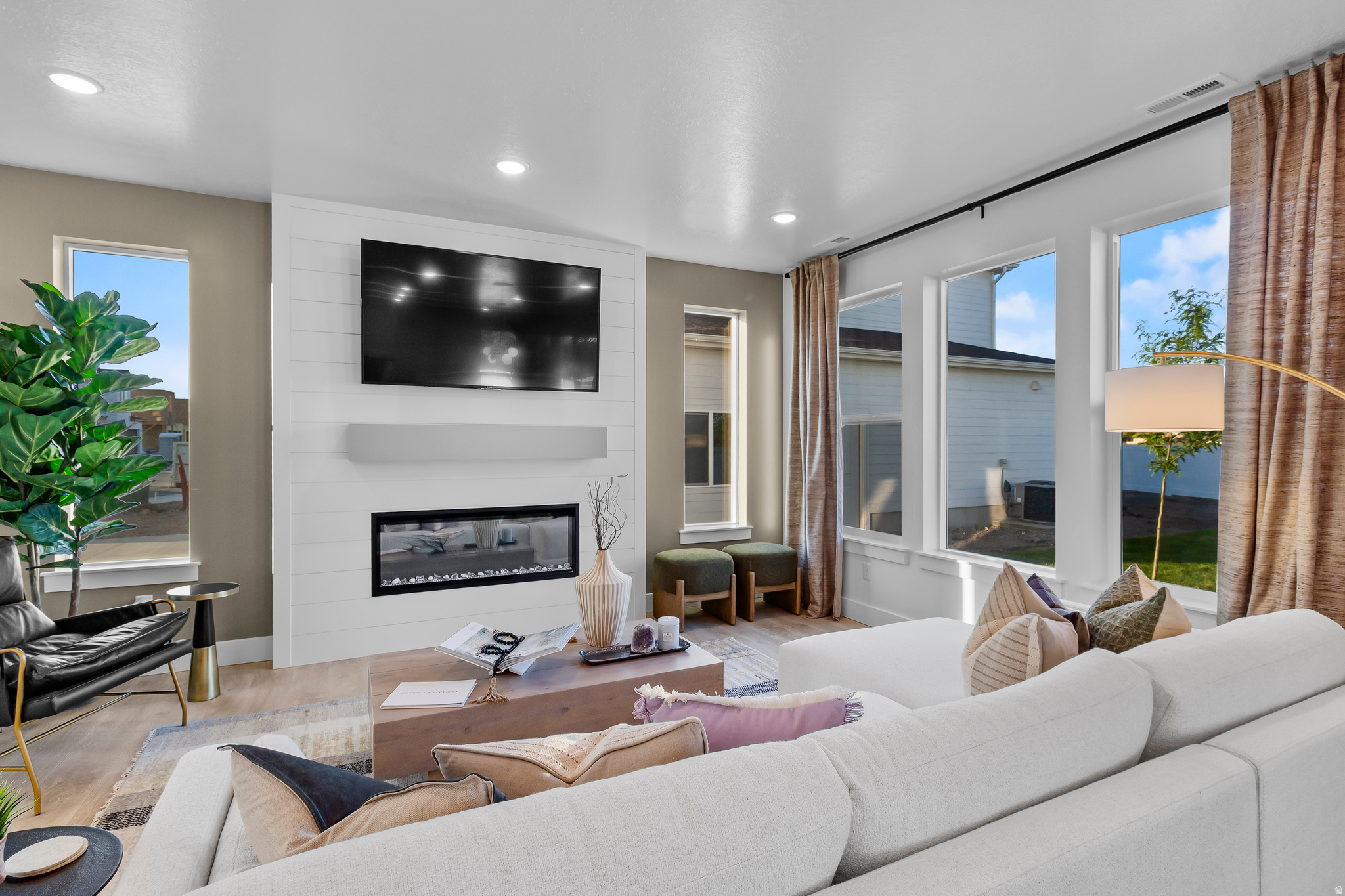 RIVERGATE - Residential
