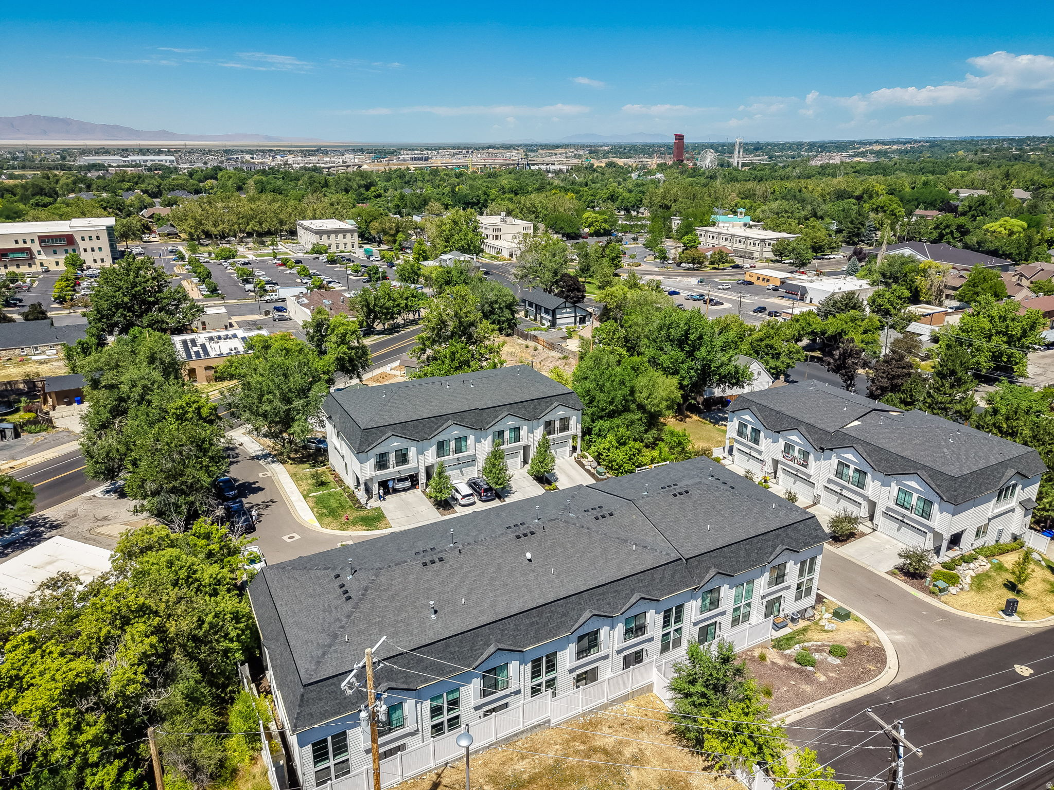 FARMINGTON BROWNSTONES - Residential