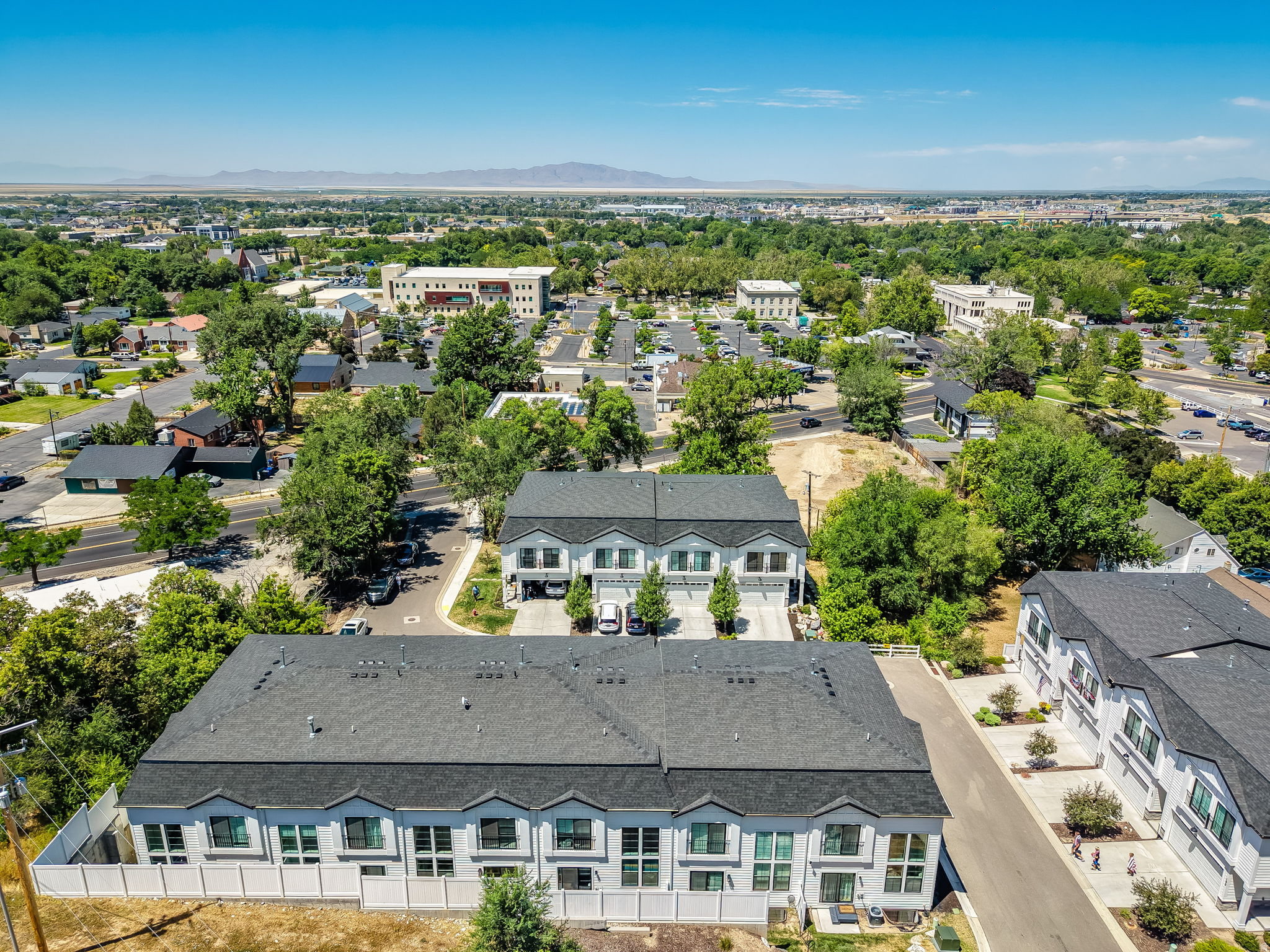 FARMINGTON BROWNSTONES - Residential