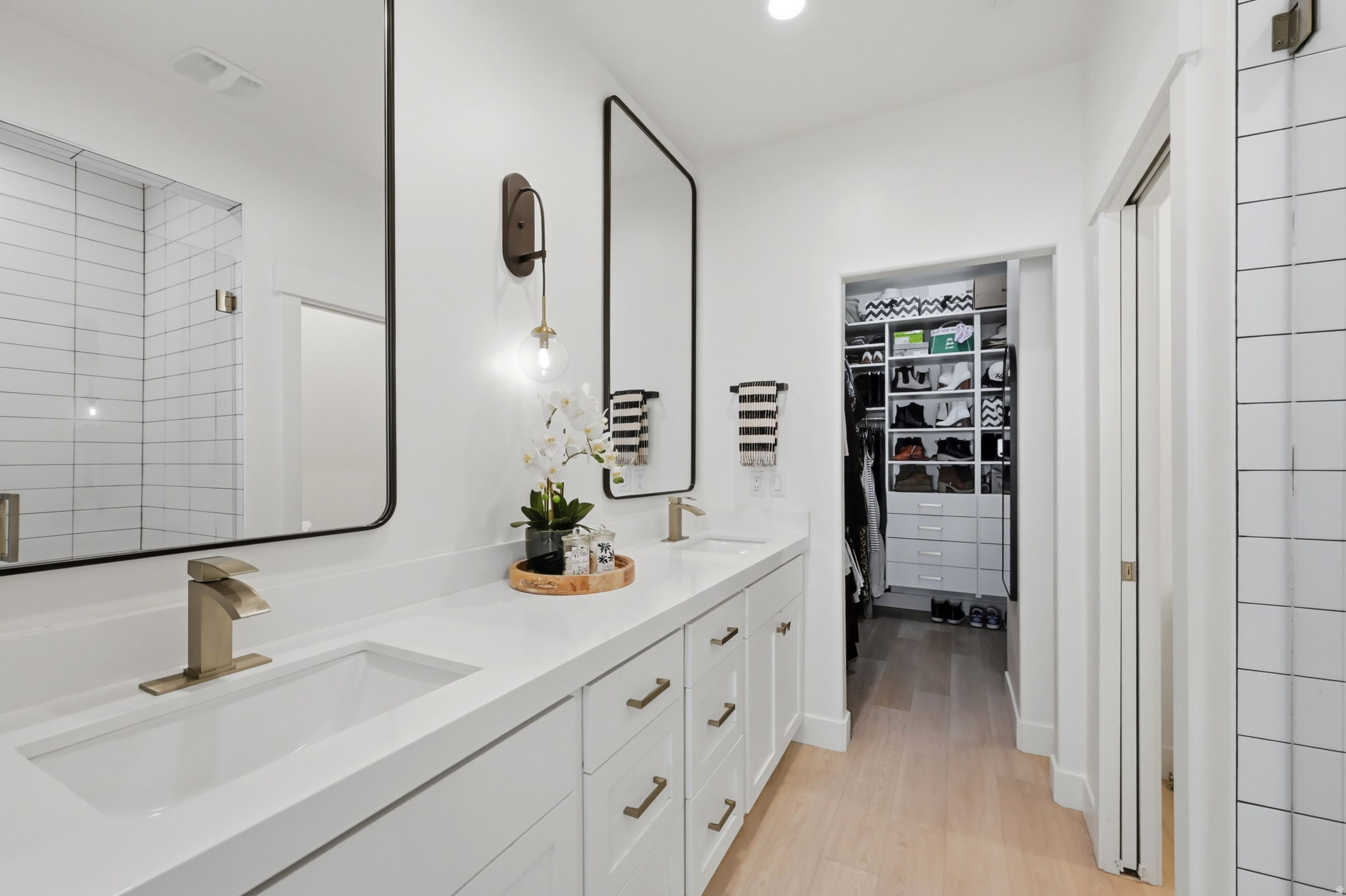 FARMINGTON BROWNSTONES - Residential
