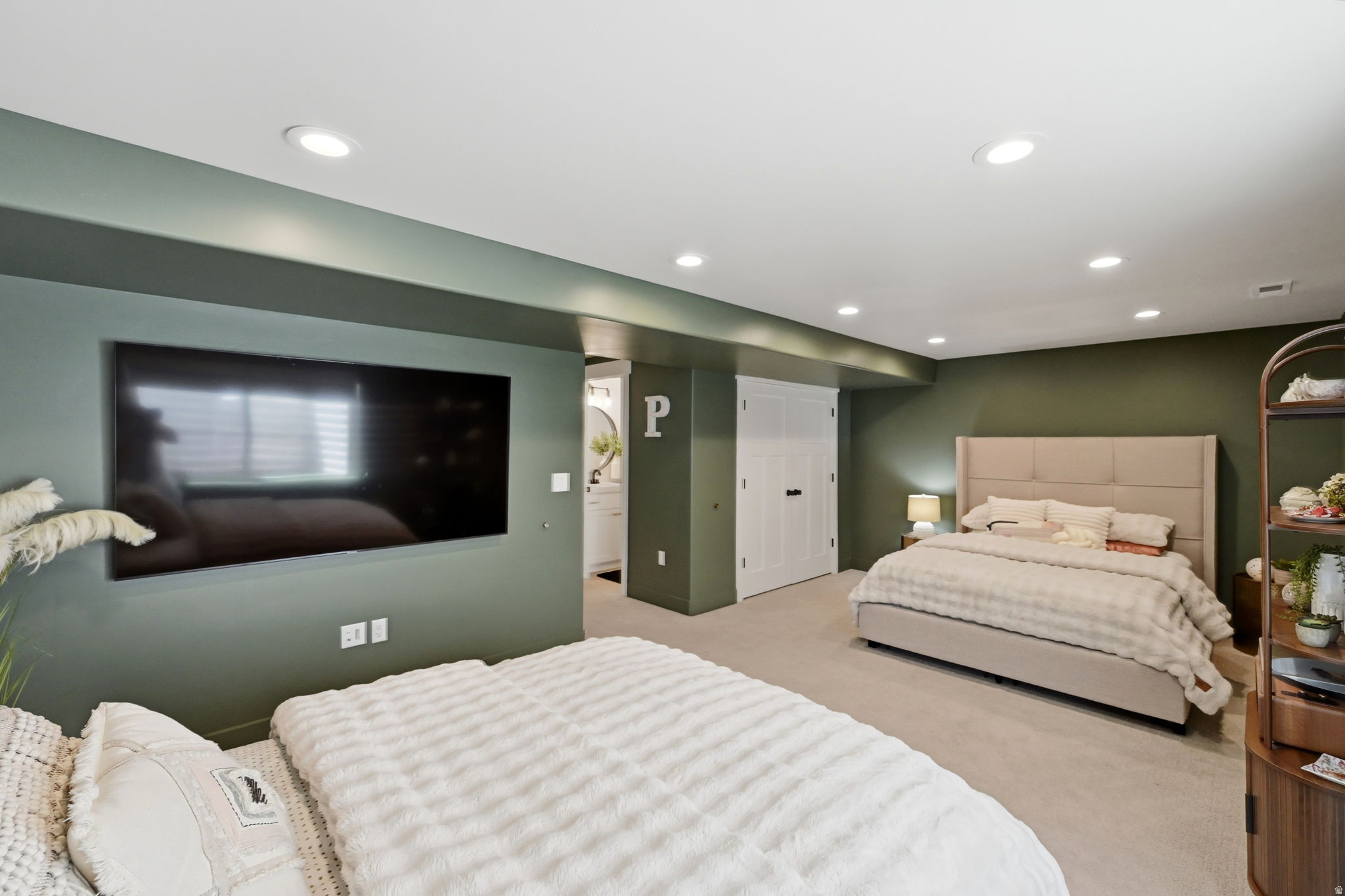 FARMINGTON BROWNSTONES - Residential