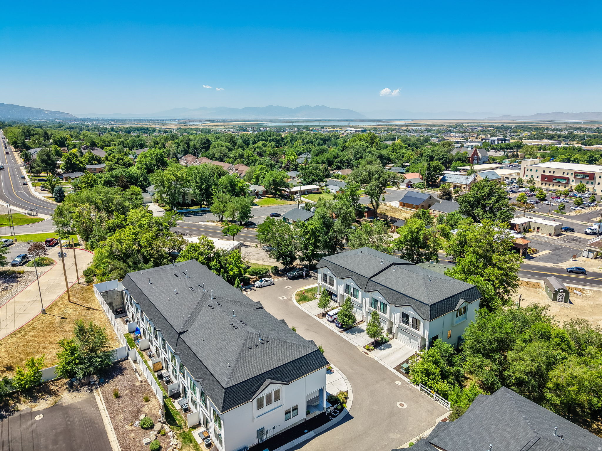 FARMINGTON BROWNSTONES - Residential