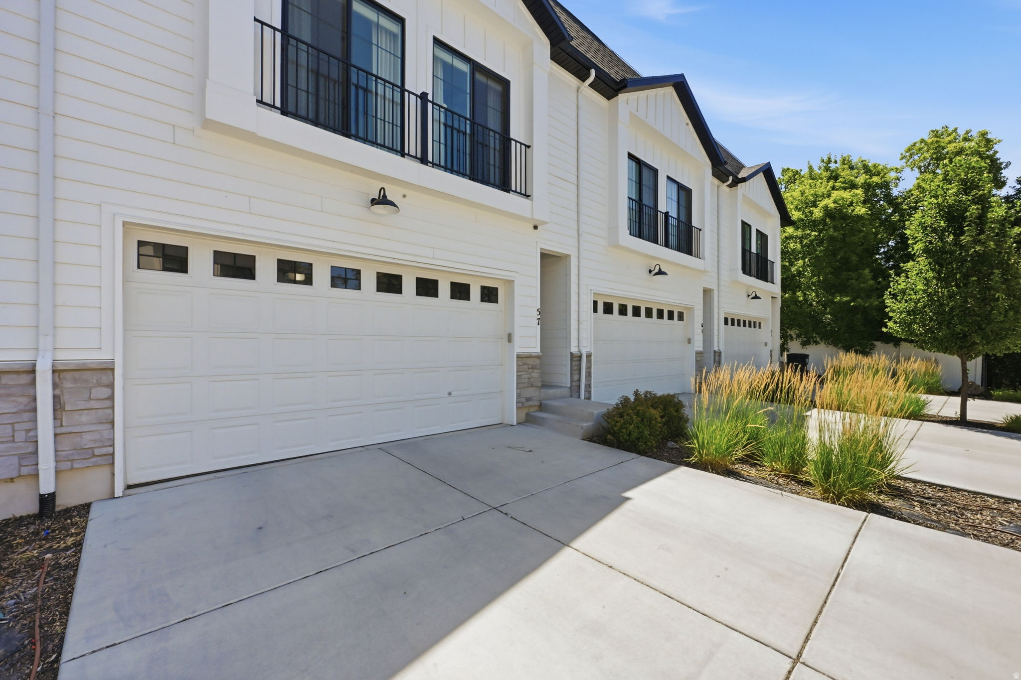 FARMINGTON BROWNSTONES - Residential